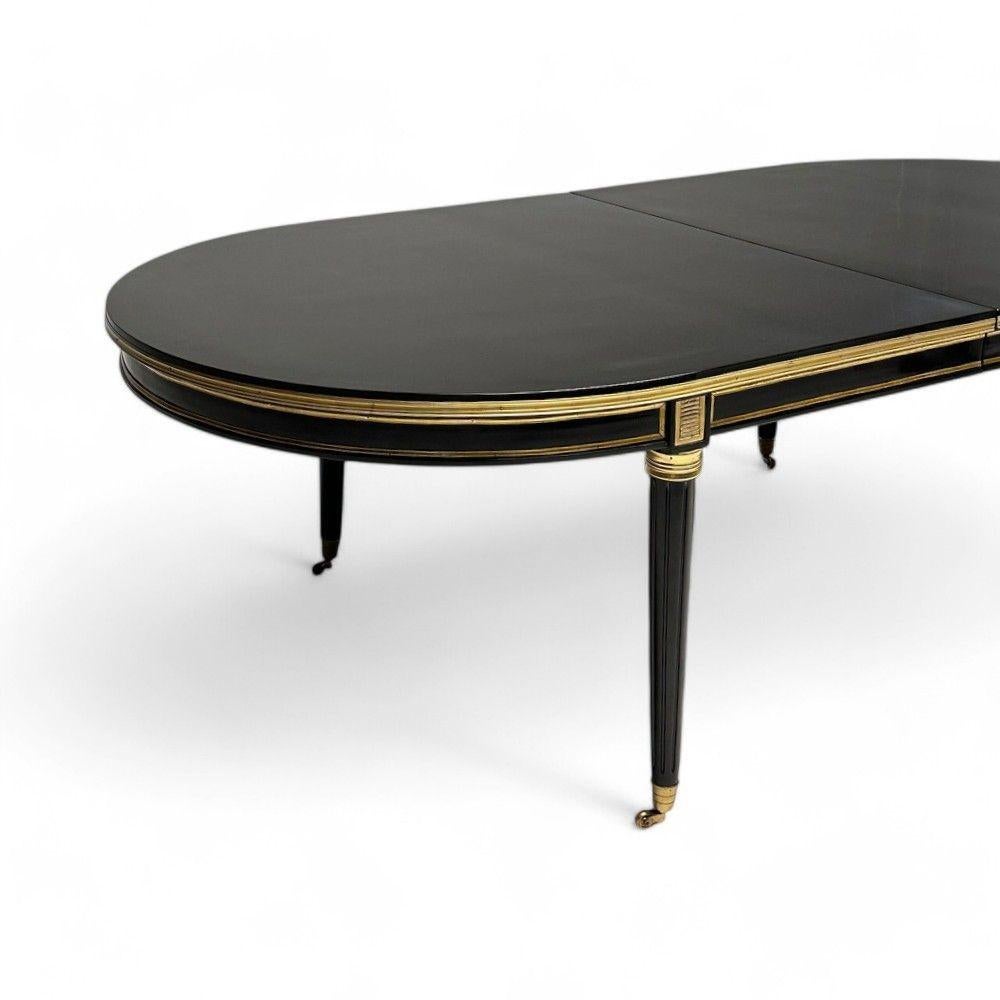Maison Jansen Style, Hollywood Regency, Table de salle à manger, Laque noire, Bronze Bon état - En vente à Manhasset, NY
