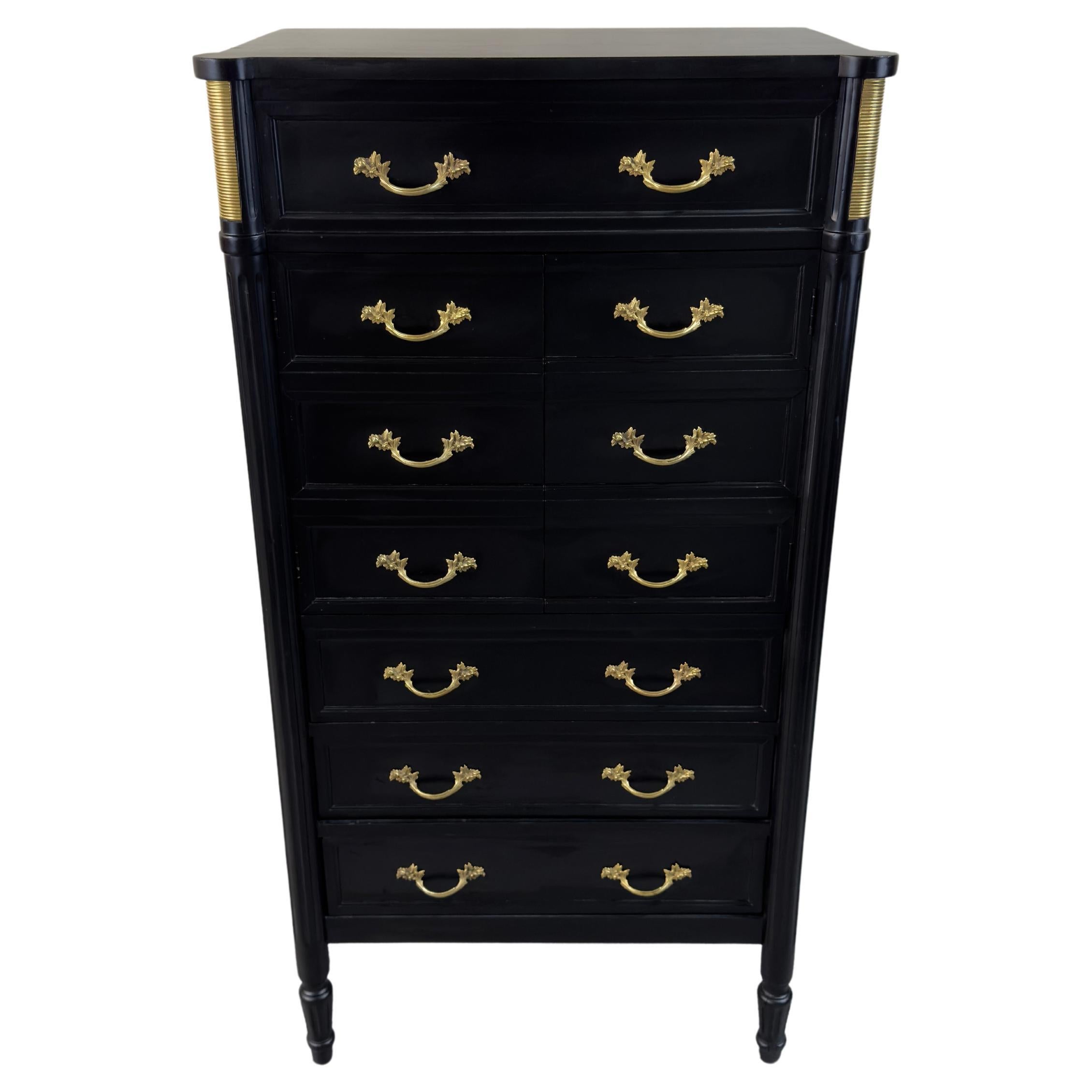 Grande commode à deux portes de style Hollywood Regency en ébène et laiton de la Maison Jansen