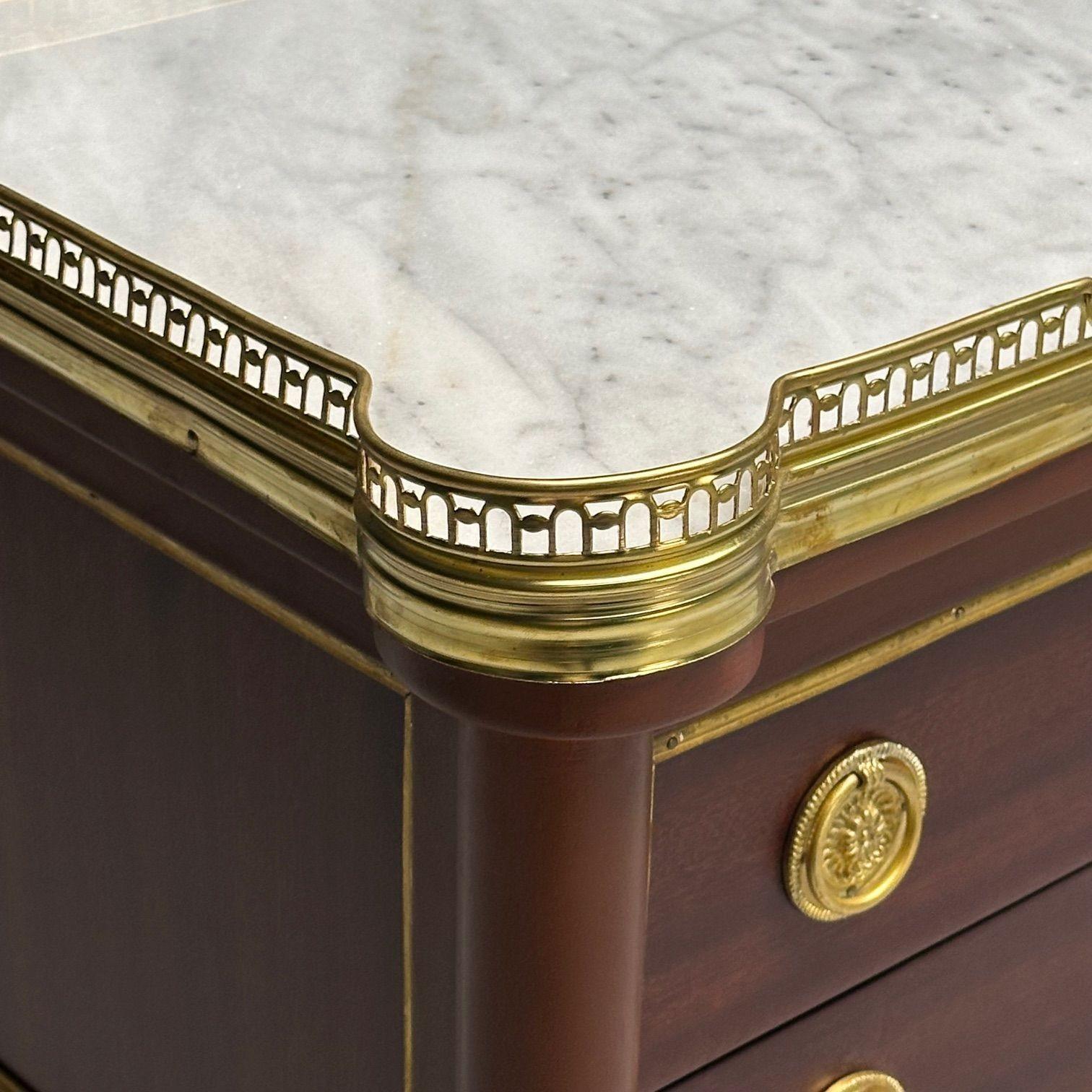 Tables de nuit Hollywood Regency, acajou, marbre, laiton, style Maison Jansen 4