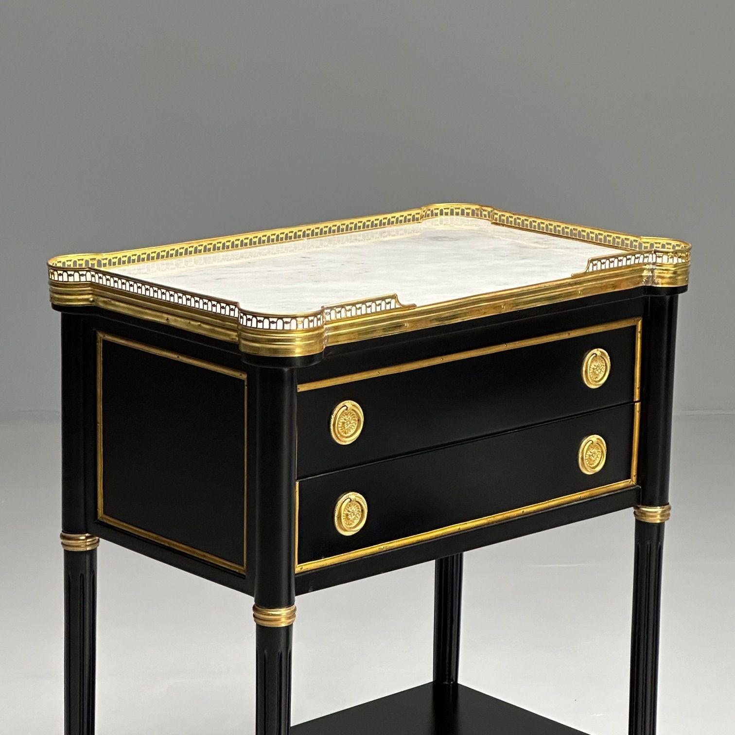 20ième siècle Maison Jansen Style, Hollywood Regency, Tables de nuit, Wood peint, Marbre, Brass