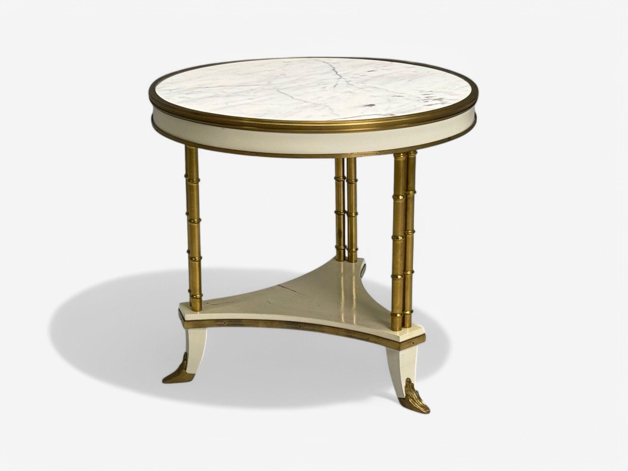 Maison Jansen-Stil, Hollywood Regency, weißer Lack, Messing, Bouilliote-Tisch im Zustand „Gut“ im Angebot in Manhasset, NY