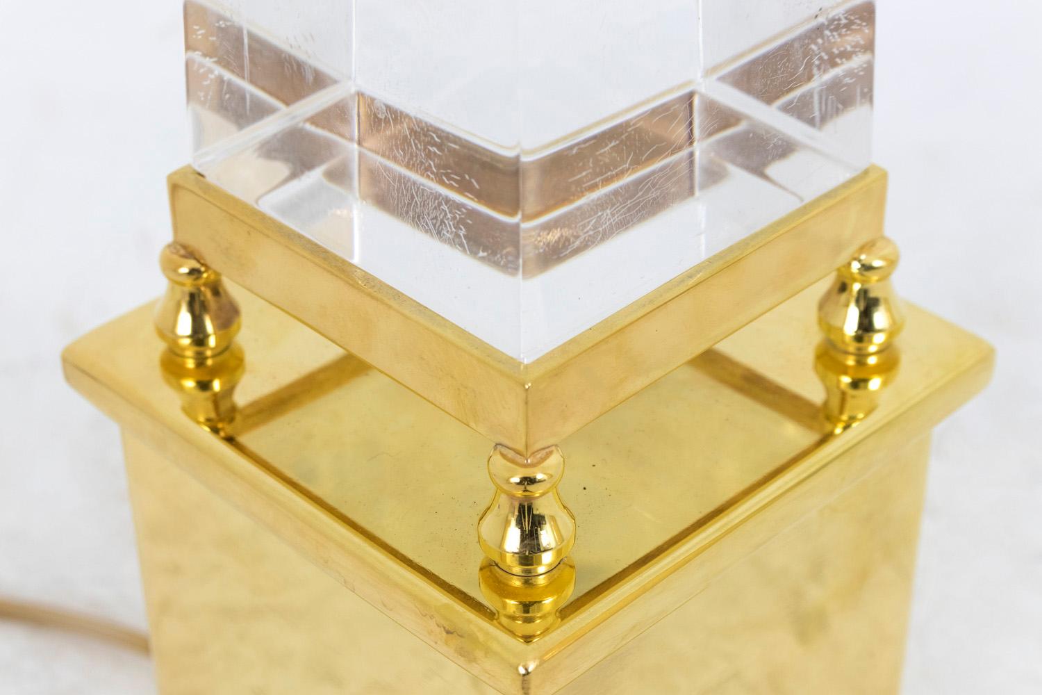 Maison Jansen, Obelisk Lamp in Lucite and Gilt Brass, 1970s For Sale 2