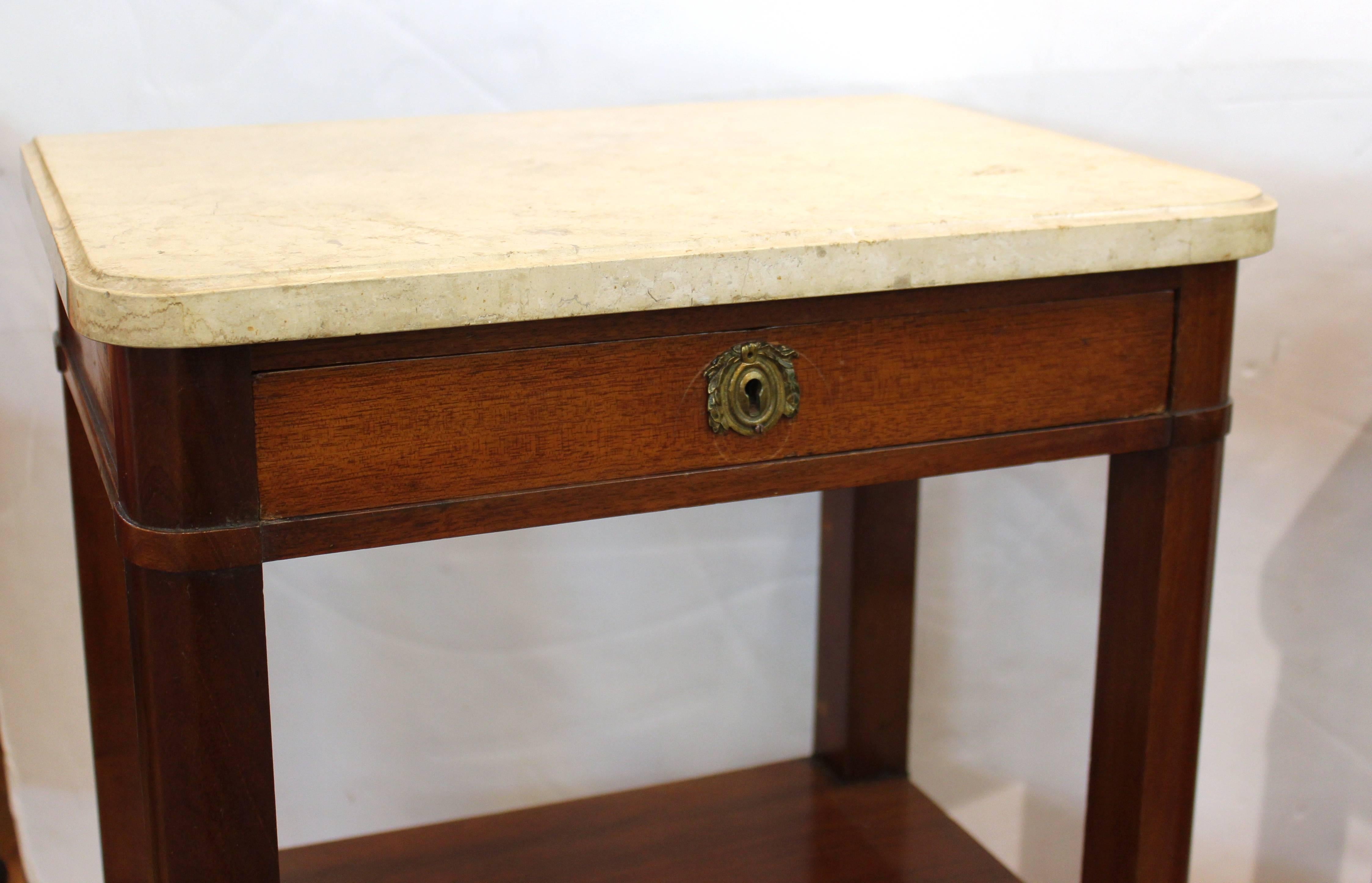 Maison Jansen style Mahogany and Marble-Top Nightstands In Good Condition In New York, NY