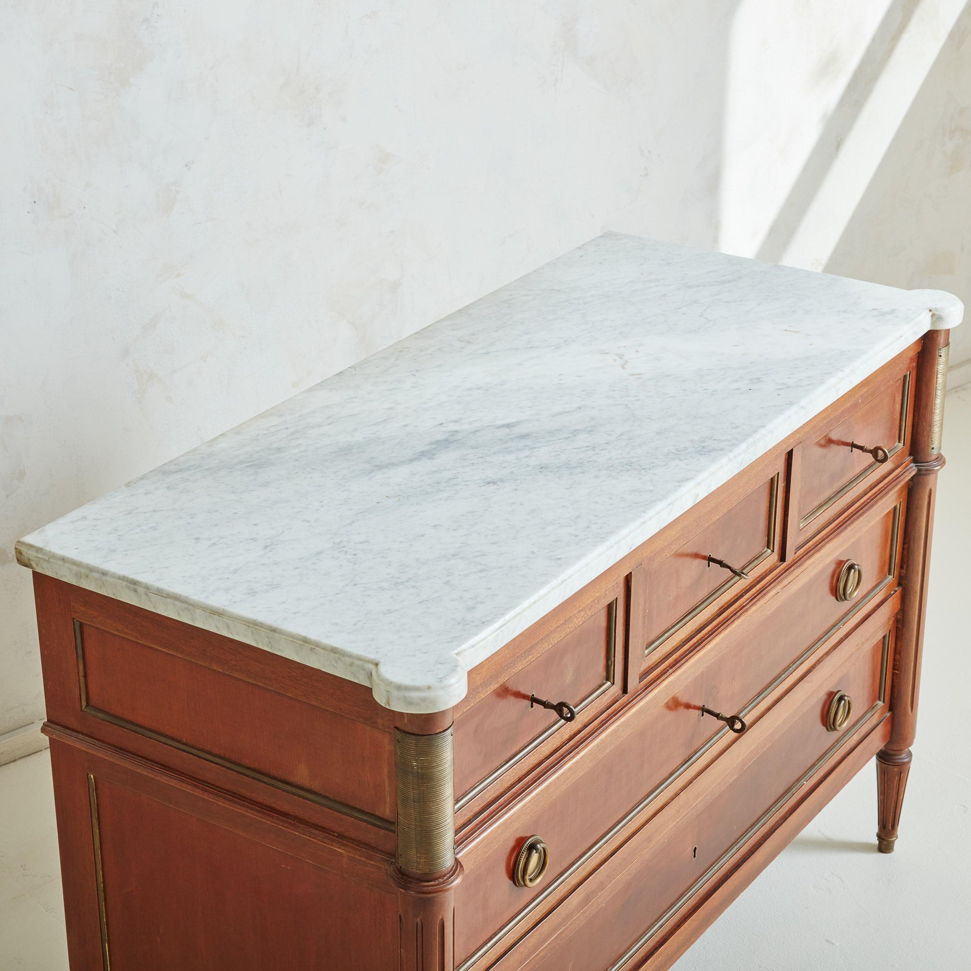 Commode de style Maison Jansen en acajou et marbre avec détails en laiton, France 4