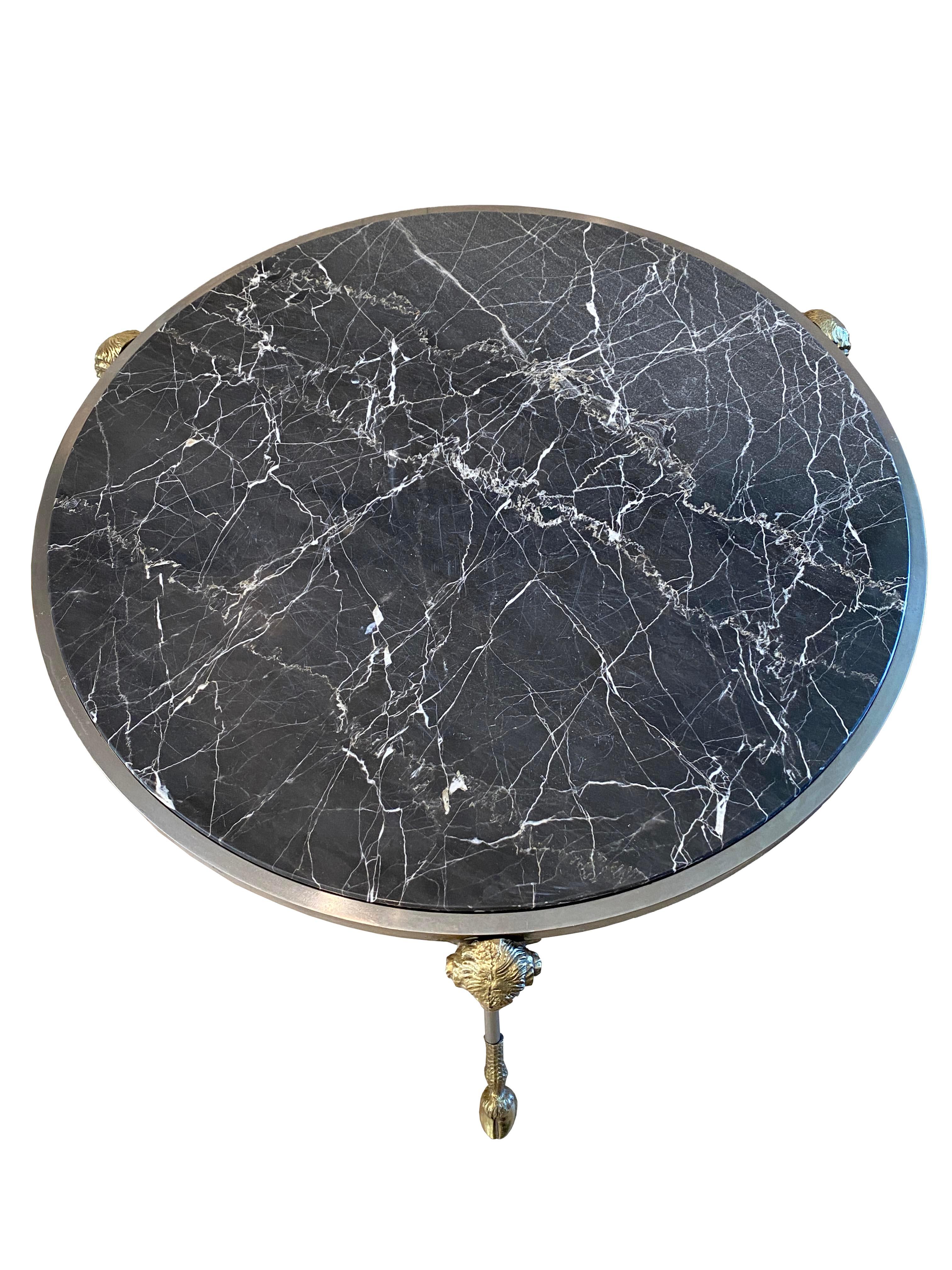 Mesa con tapa de mármol estilo Maison Jansen Italiano en venta