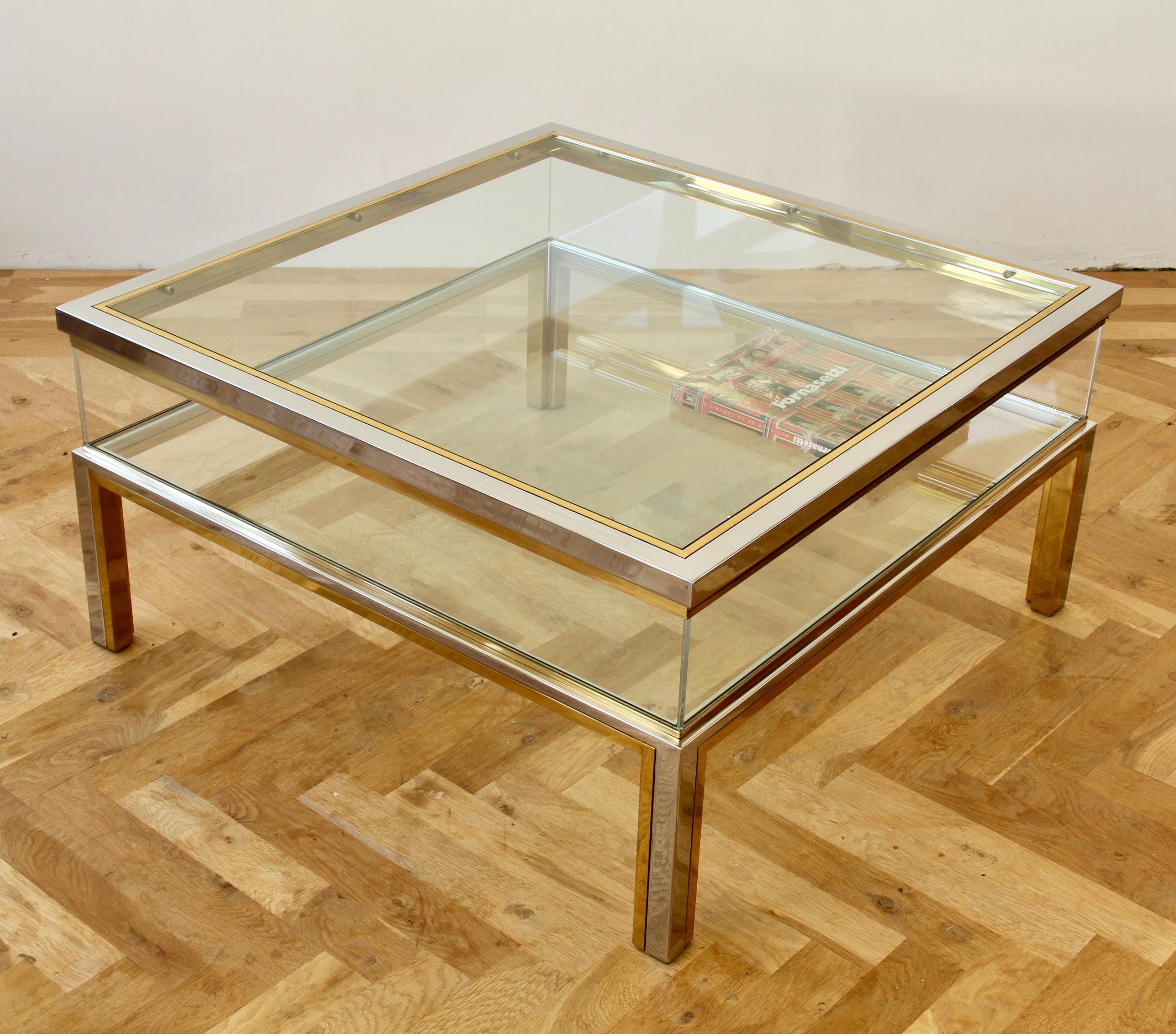 Maison Jansen Style Mid-Century Brass and Chrome Bicolor Vitrine Coffee Table In Good Condition For Sale In Landau an der Isar, Bayern