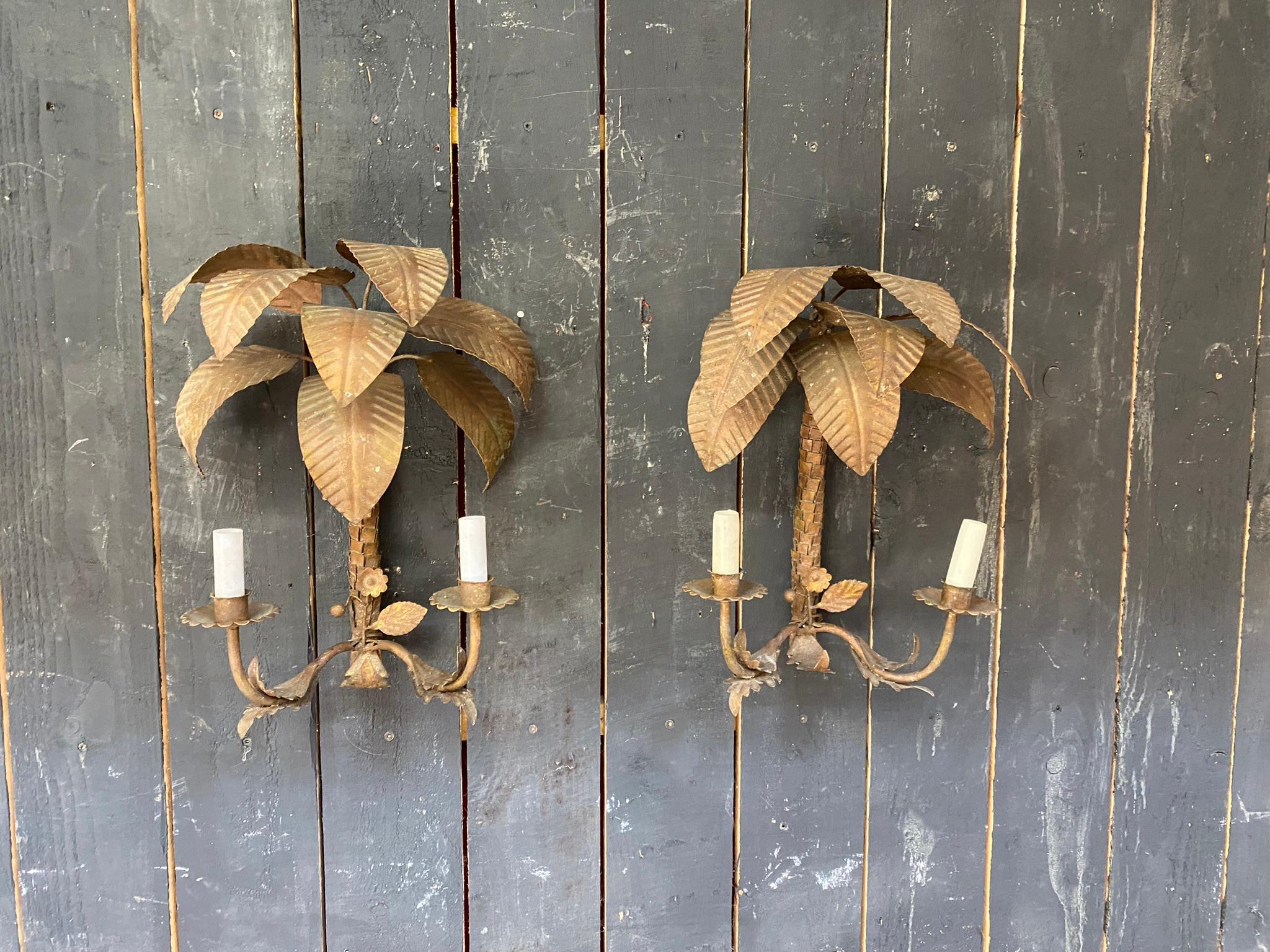 Européen MAISON JANSEN (style of) paire de lampes en métal doré avec décoration de palmier