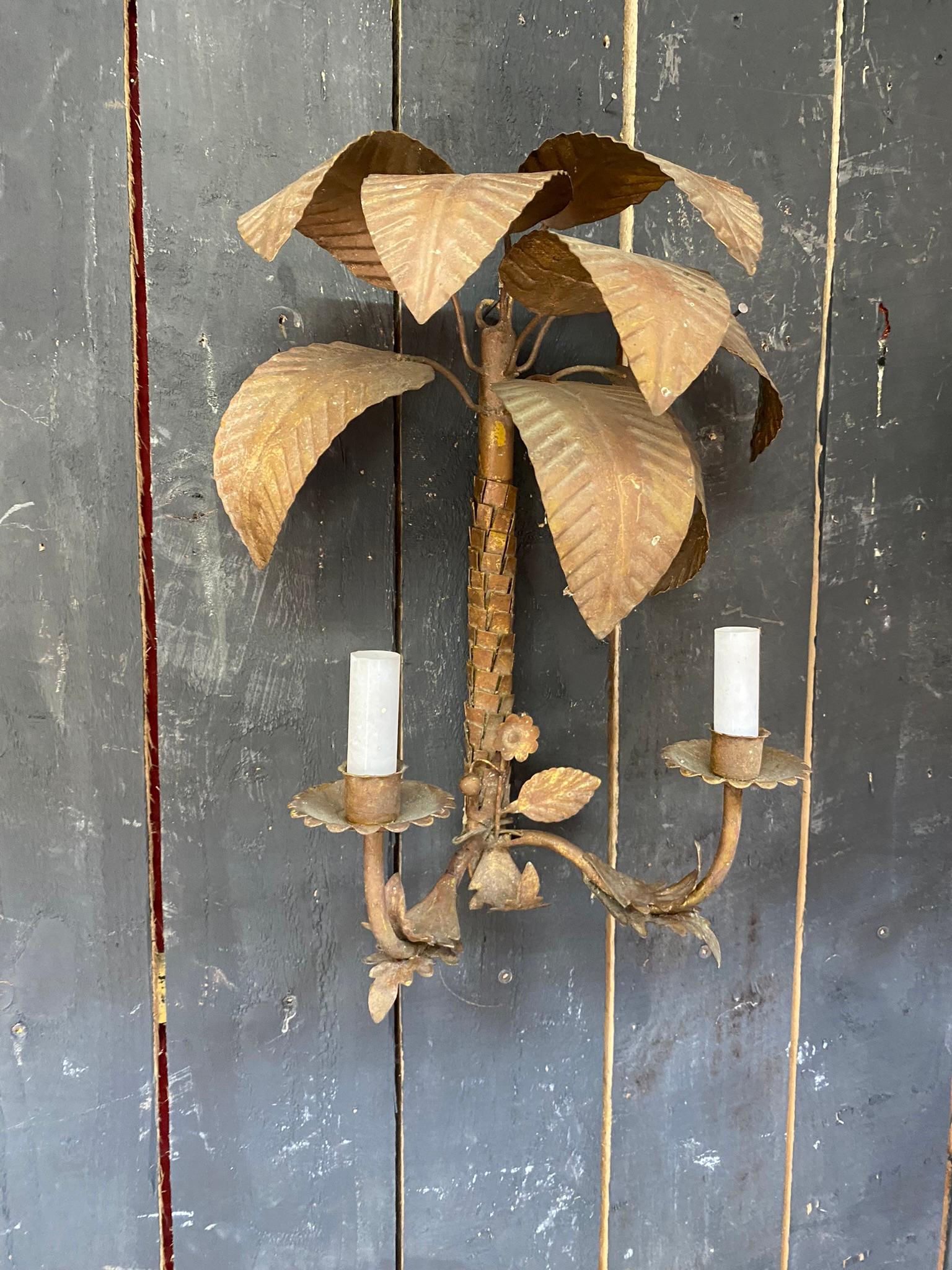 MAISON JANSEN (style of) paire de lampes en métal doré avec décoration de palmier 1