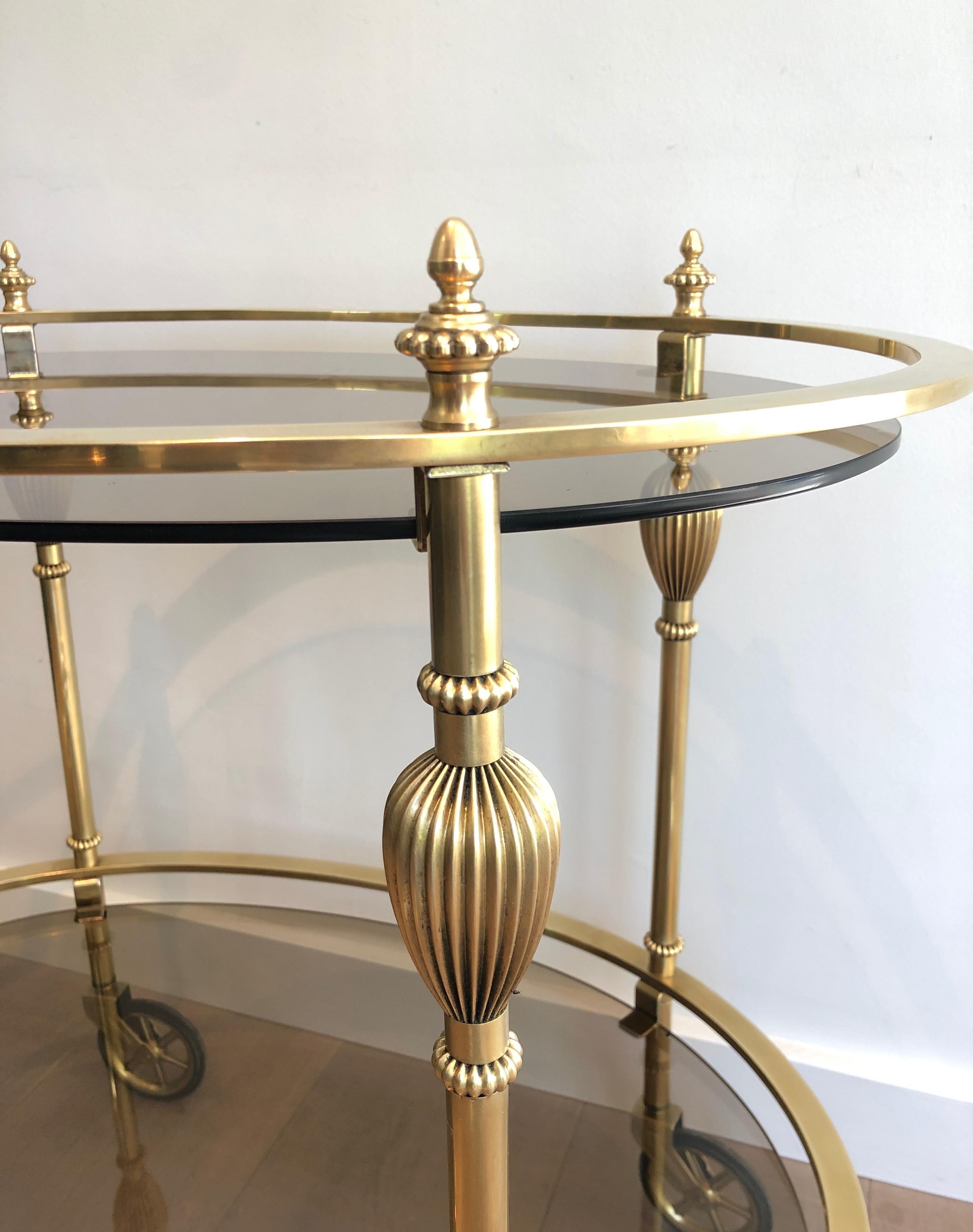Maison Jansen Style Ovale Brass Bar Cart with Smoked Glass Shelves In Good Condition For Sale In Marcq-en-Barœul, Hauts-de-France