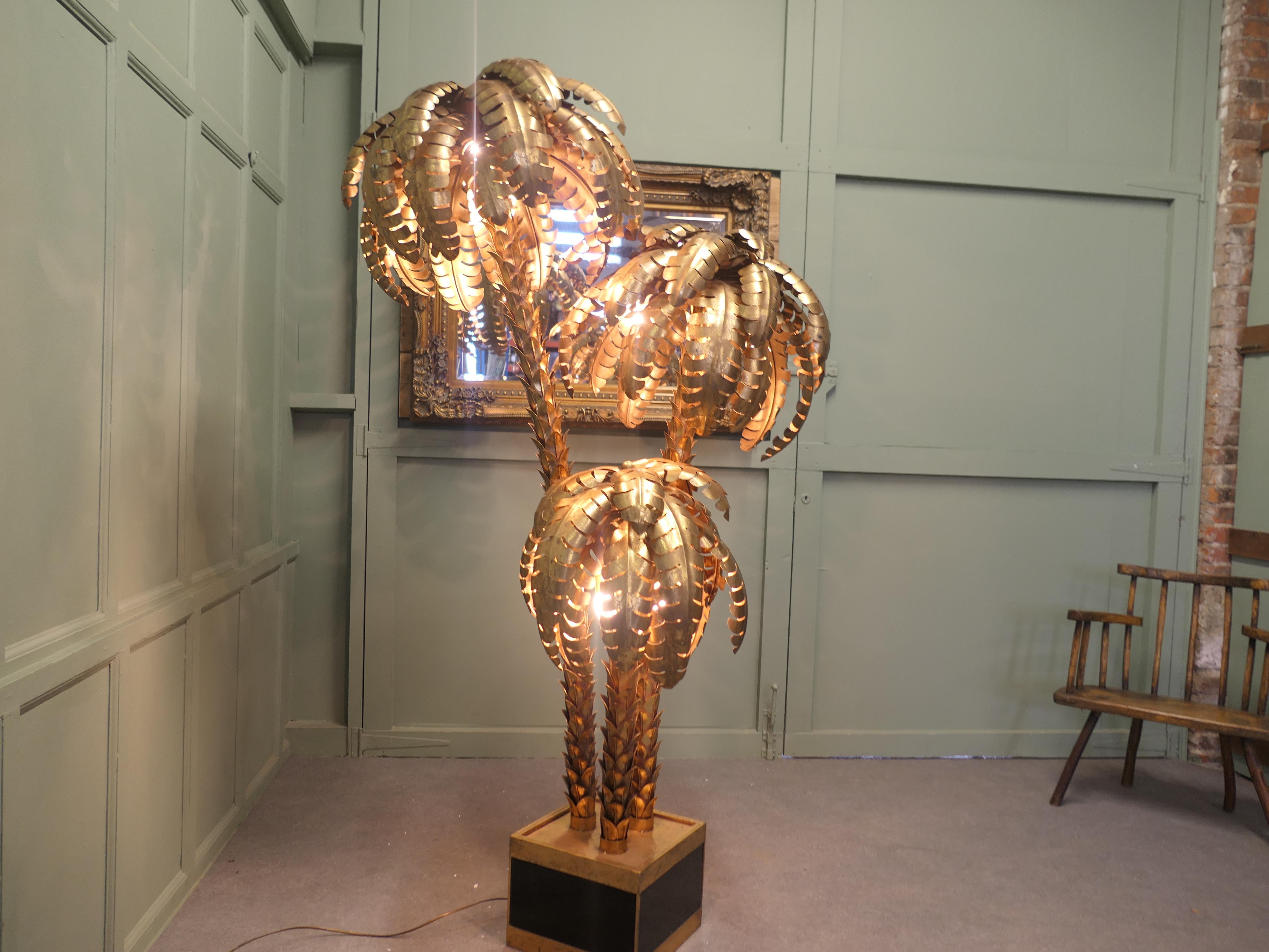 Lampada da terra in stile Maison Jansen con albero di palma in terracotta francese 1970/1980 In condizioni buone in vendita a Godshill, Isle of Wight