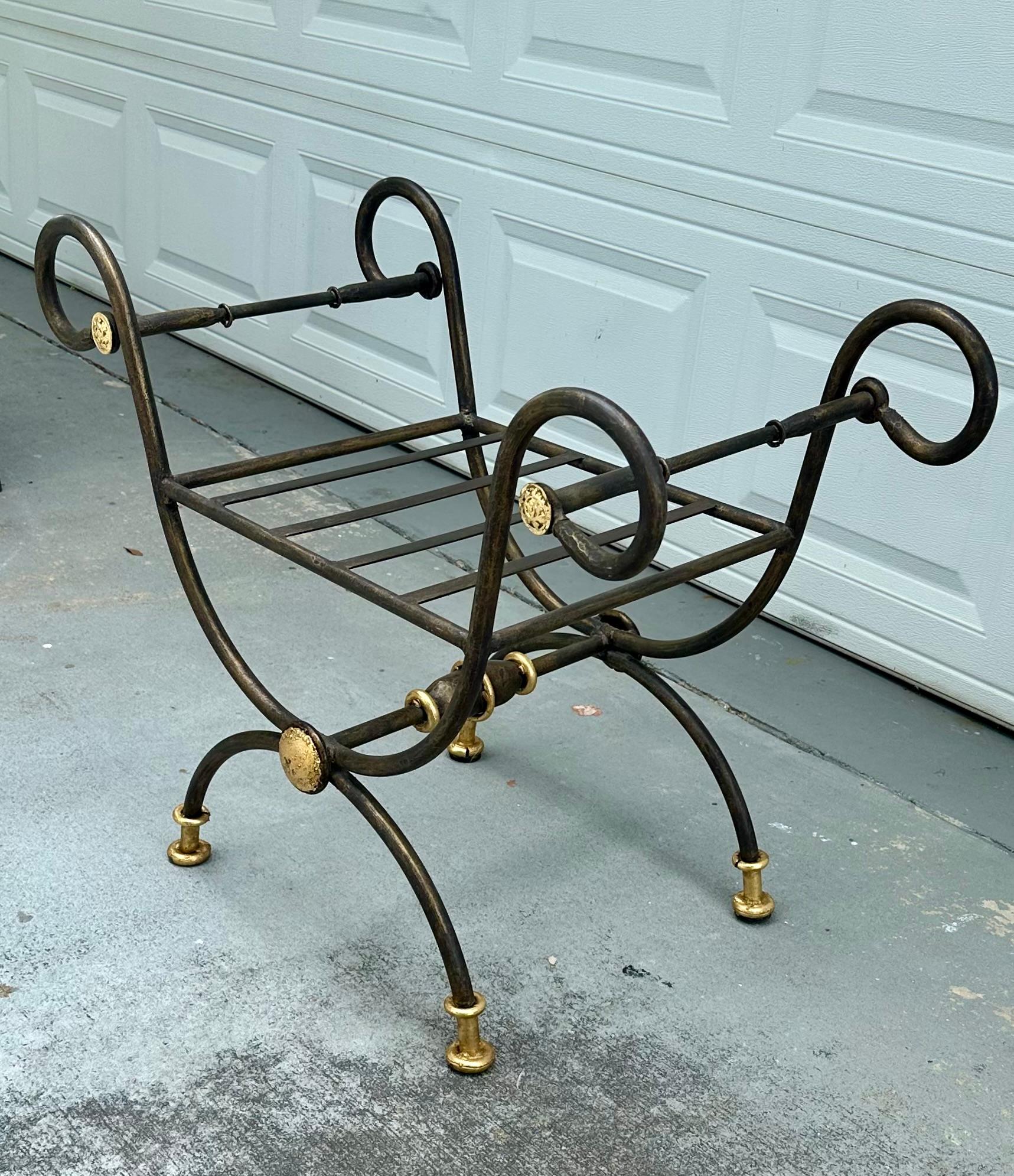 Maison Jansen Style Teilweise vergoldetes Schmiedeeisen Curule Bank. (Moderne der Mitte des Jahrhunderts) im Angebot