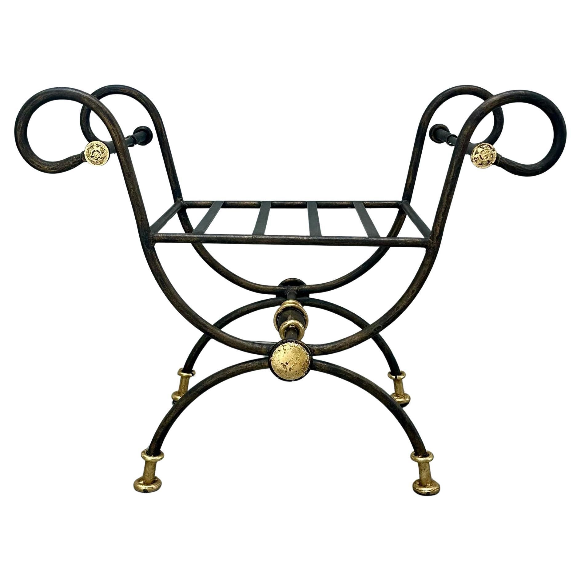 Maison Jansen Style Teilweise vergoldetes Schmiedeeisen Curule Bank. im Angebot