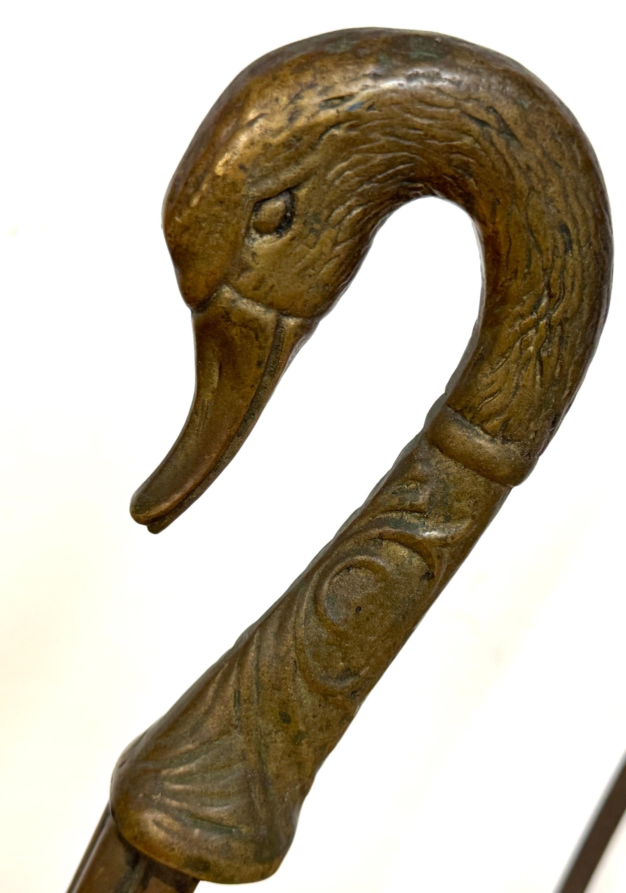 Maison Jansen Style Patinated Bronze Swan Magazine or Display Rack, C. 1960s In Good Condition For Sale In West Palm Beach, FL
