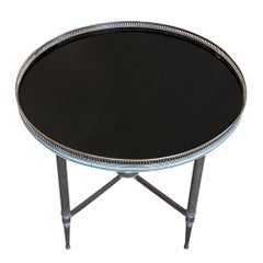 Table d'appoint ronde en laiton avec verre noir, Maison Jansen, France, années 1960