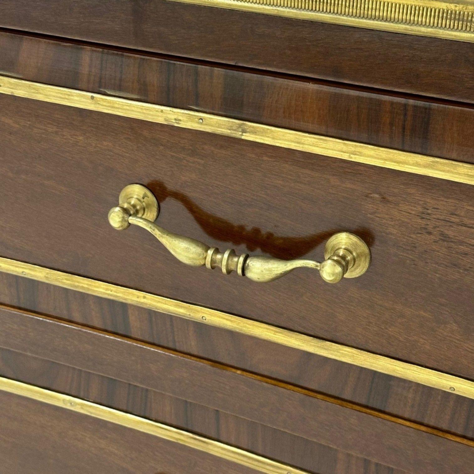 Große Kommode im Stil von Maison Jansen, russisches Neoklassizismus, Mahagoni, Bronze im Angebot 3