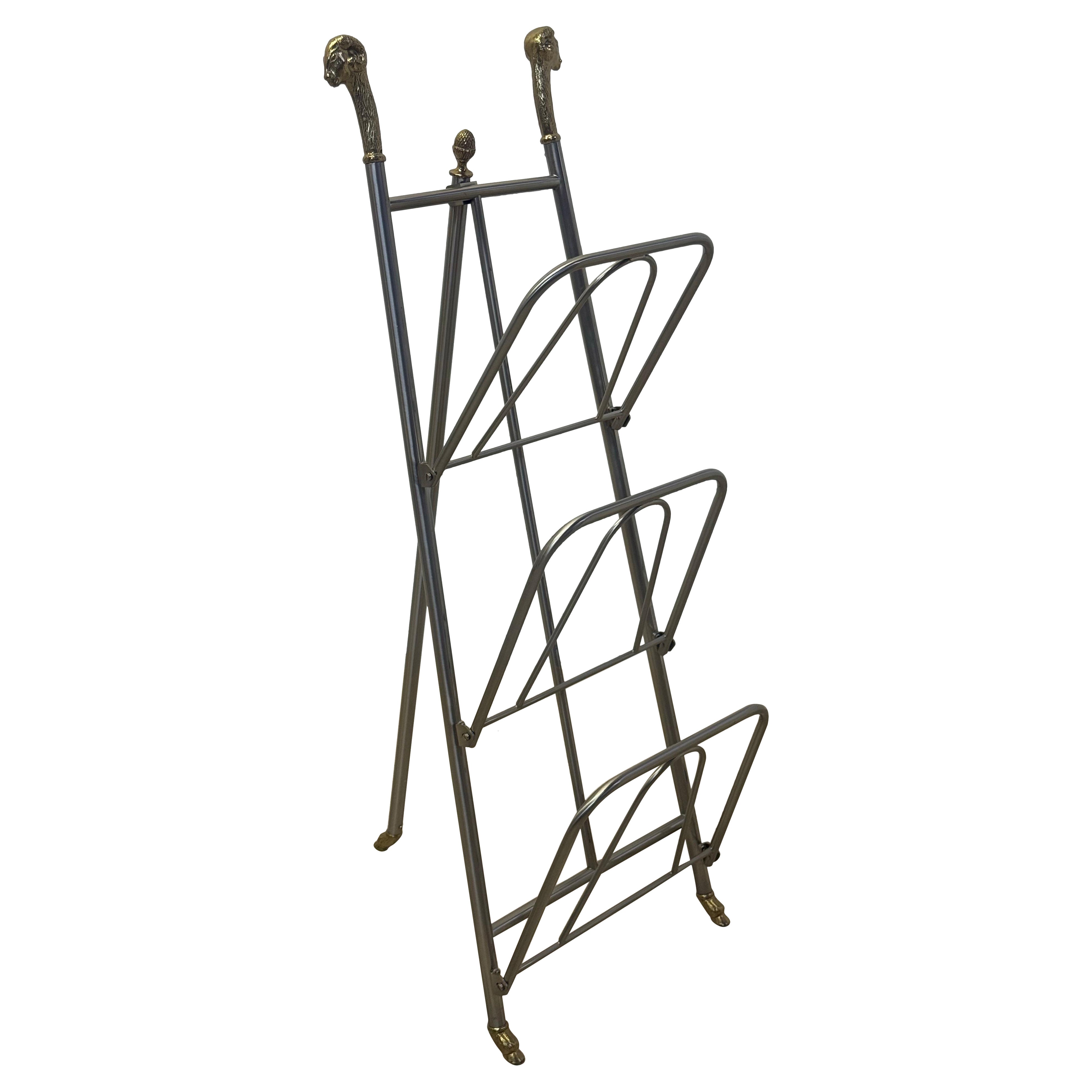 Porte-revues en acier et laiton à tête et pieds béliers, style Maison Jansen, Italie