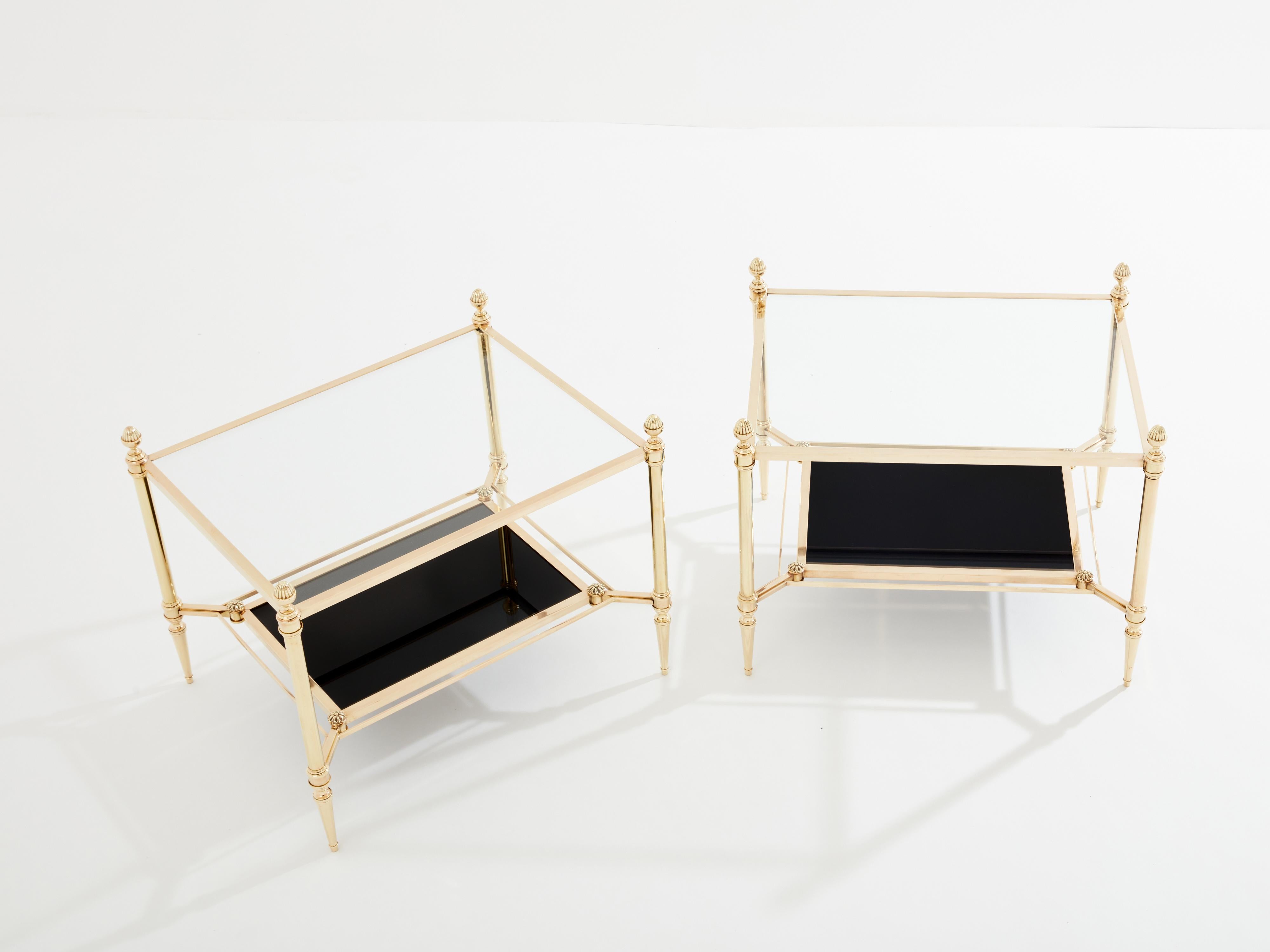 Fin du 20e siècle Maison Jansen tables d'appoint à deux niveaux en laiton et verre opalin des années 1970 en vente
