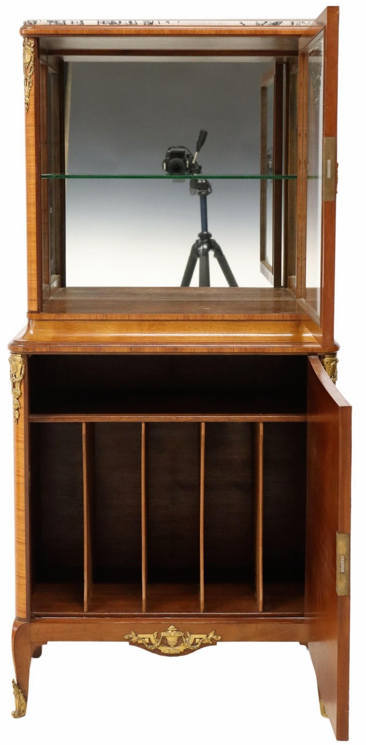 Maison Krieger French Louis XVI Matched Kingwood Glass Display Cabinet Vitrine In Good Condition For Sale In Forney, TX