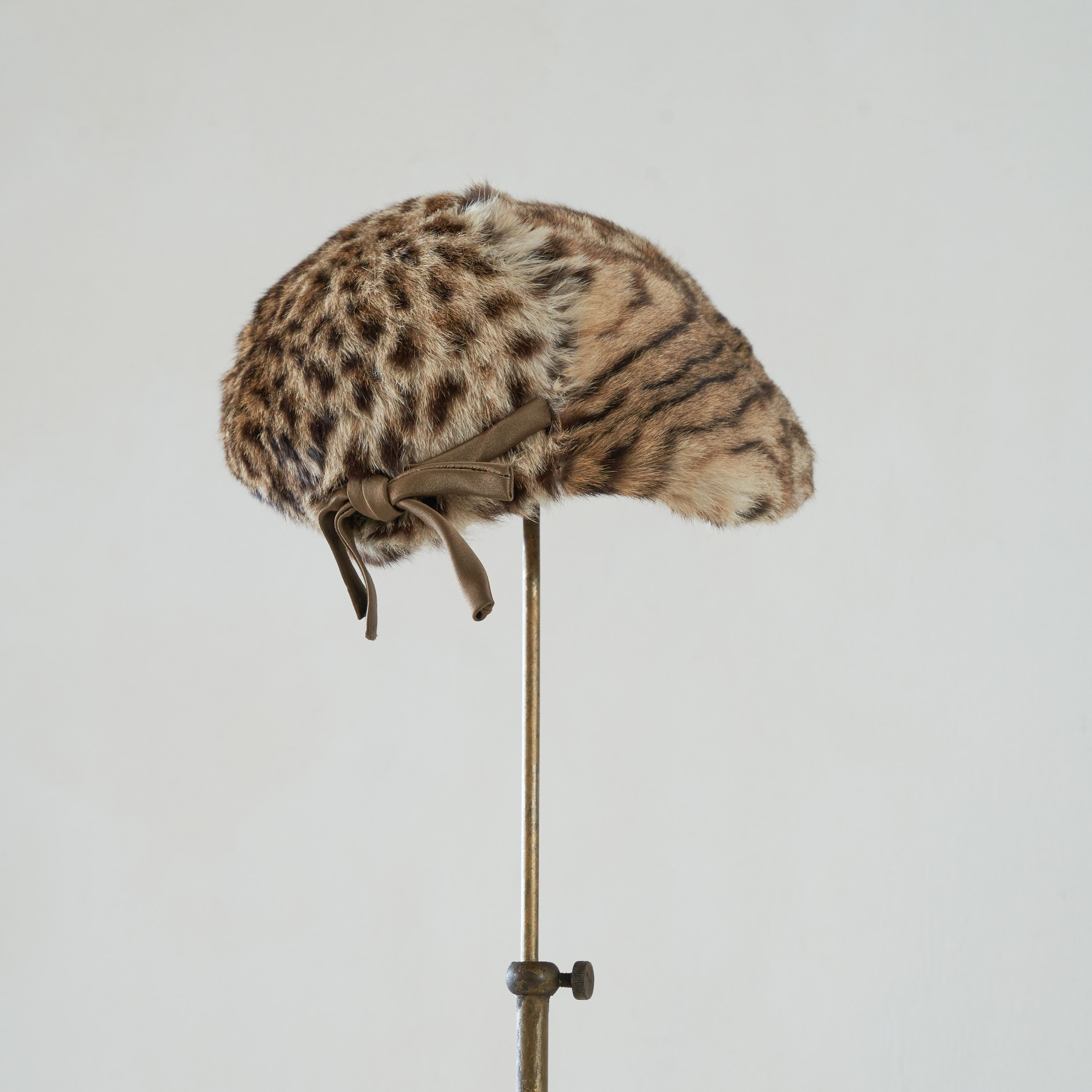 Mid-Century Modern Chapeau en fourrure d'ocelot 'Maison Kuiper', années 1950 en vente