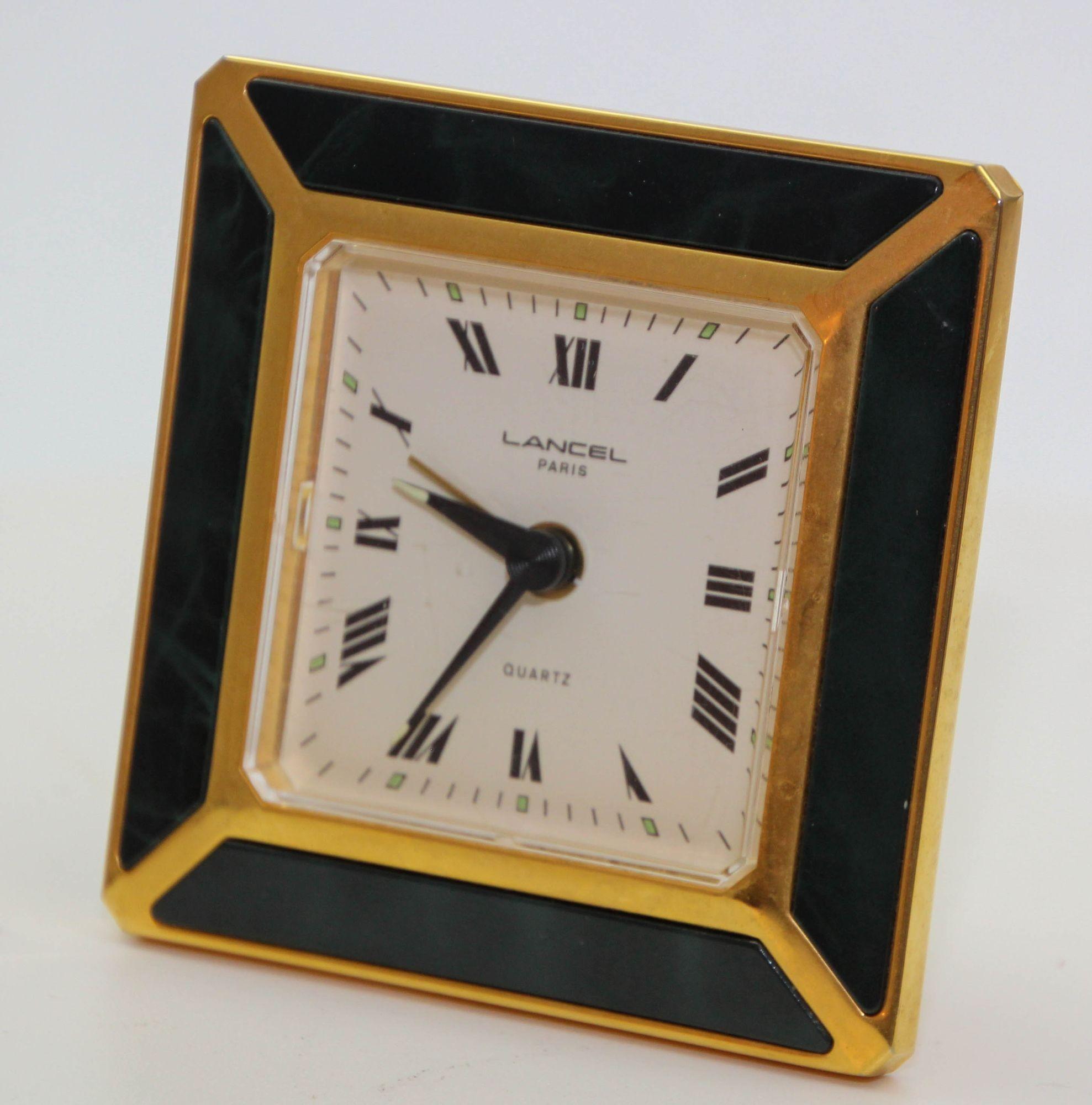 Reloj de sobremesa Maison Lancel Paris Reloj despertador de viaje de esmalte dorado y verde irlandés Francés en venta