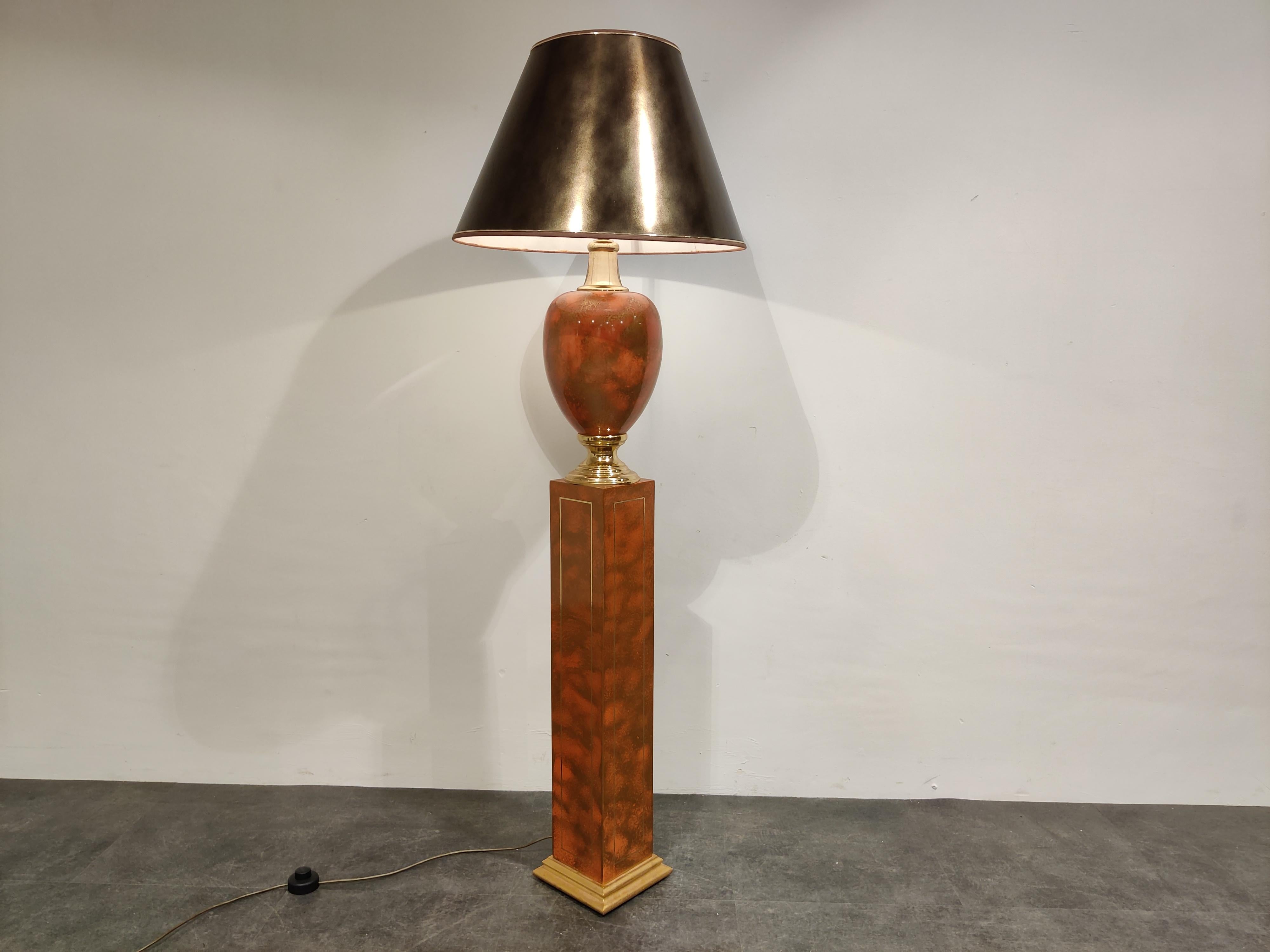Maison Le Dauphin, Stehlampe, 1980er-Jahre (Messing) im Angebot