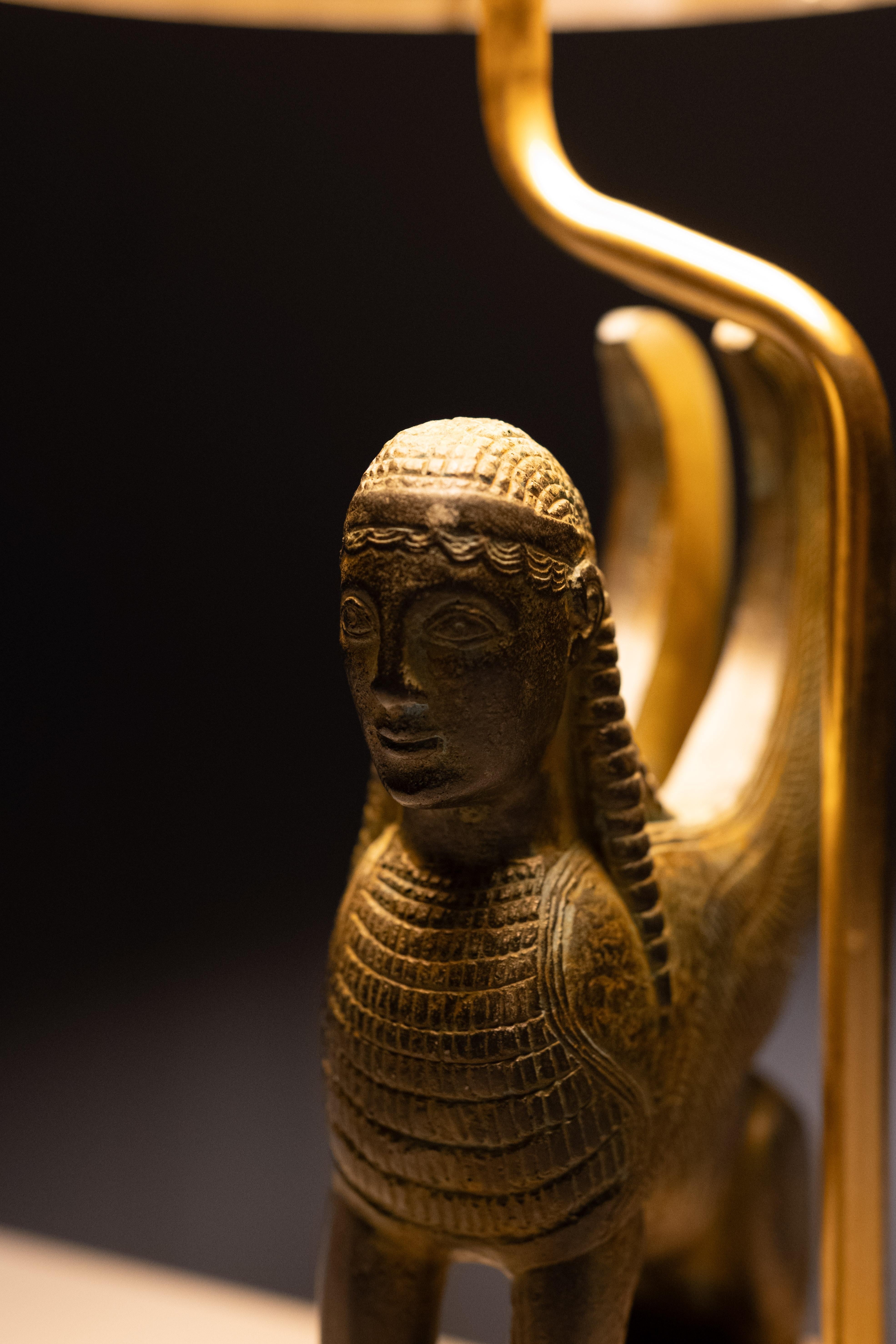 Maison Le Dauphin Frankreich,  Außergewöhnliche Sphinx Tischlampe 1970er im Angebot 8