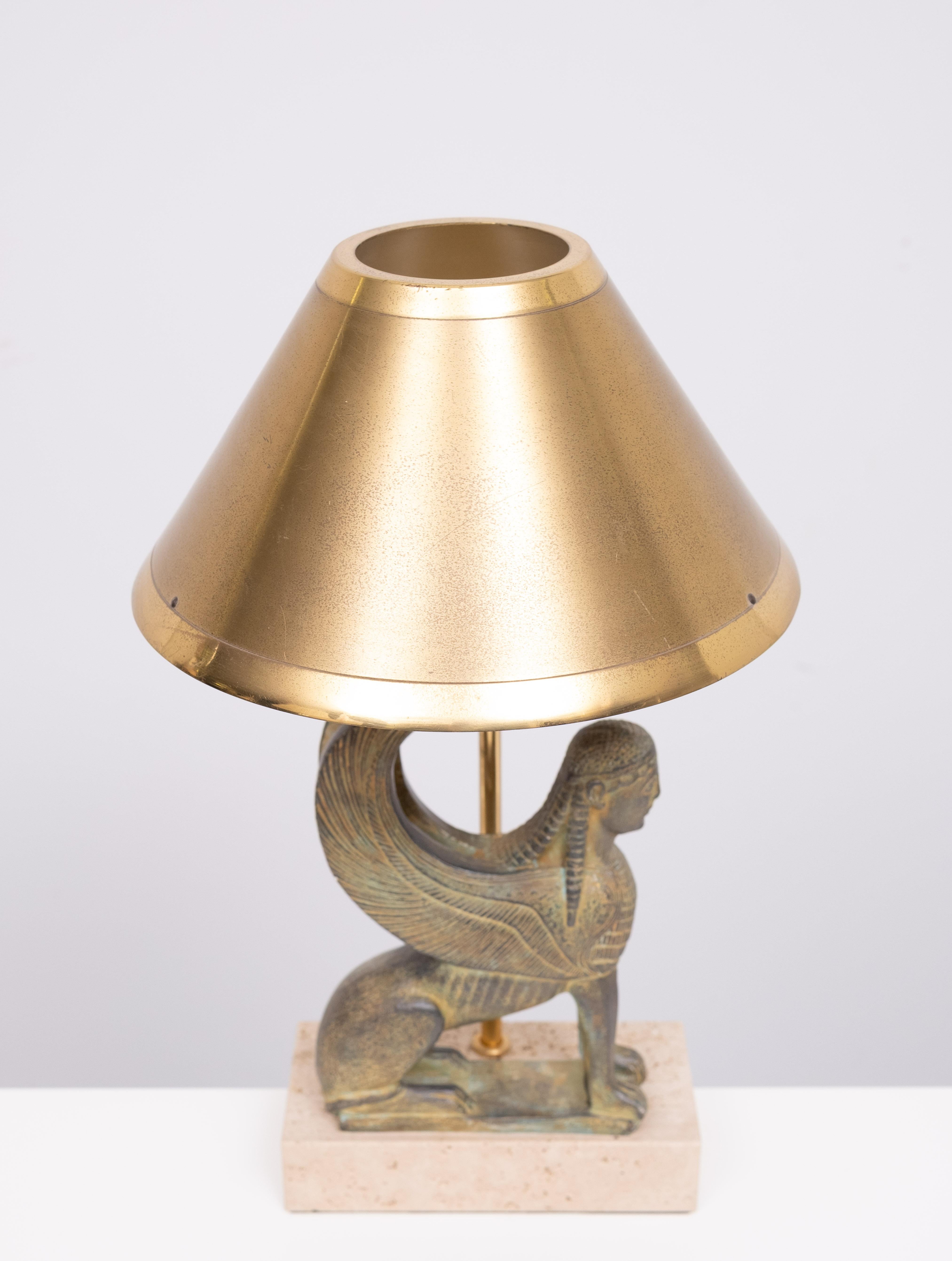 Maison Le Dauphin Frankreich,  Außergewöhnliche Sphinx Tischlampe 1970er (Hollywood Regency) im Angebot