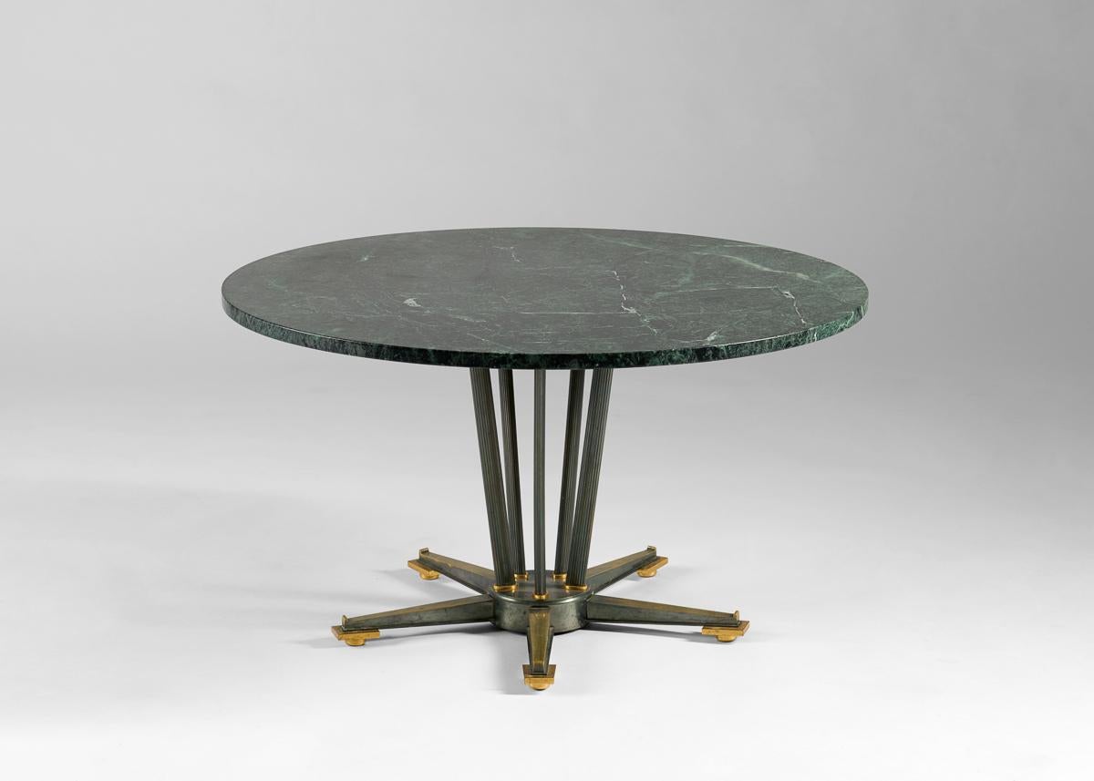 This low guéridon dates from 1959, and features a round top of vert de mer marble supported centrally by five  bronze legs. A photograph of this model is recorded in the Archives Leleu (inventory number AR.LEL.665) at Musée des Années Trente,