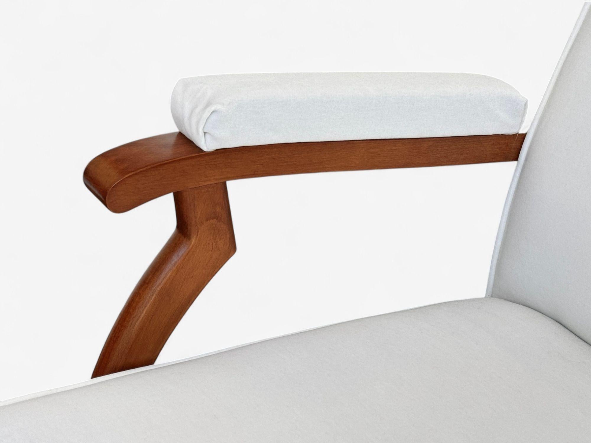 Estilo Maison Leleu, Moderno Francés, Mohair Blanco, Madera, Sillas de Salón, Años 70 siglo XX en venta