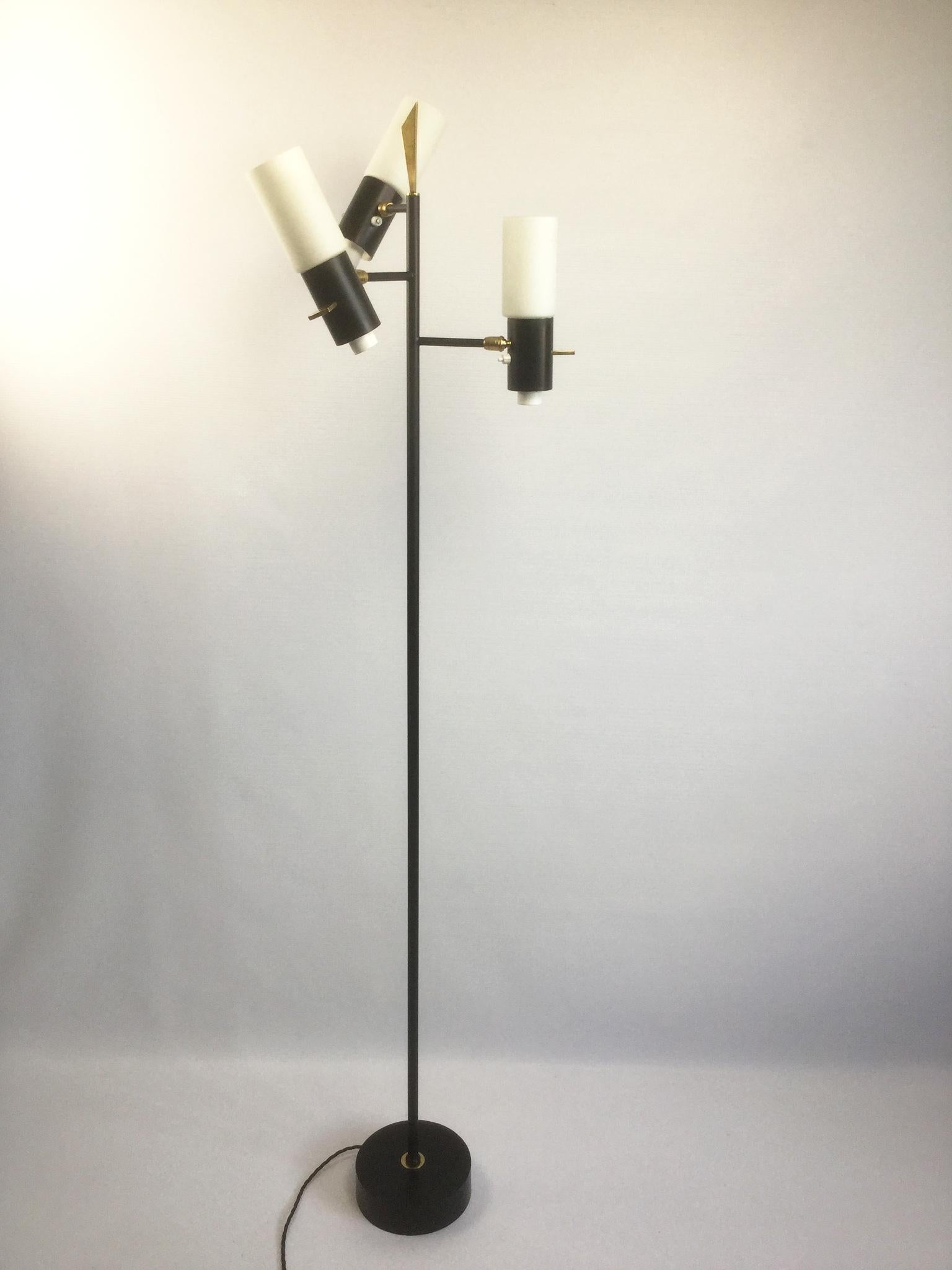 The Maison Lunel floor lamp from the 1950s created by Royal Lumière and attributed to Jean Boris Lacroix ...
Floor lamp with cylindrical base in black lacquered metal comprising three adjustable spots, each topped with an opaline glass shade and