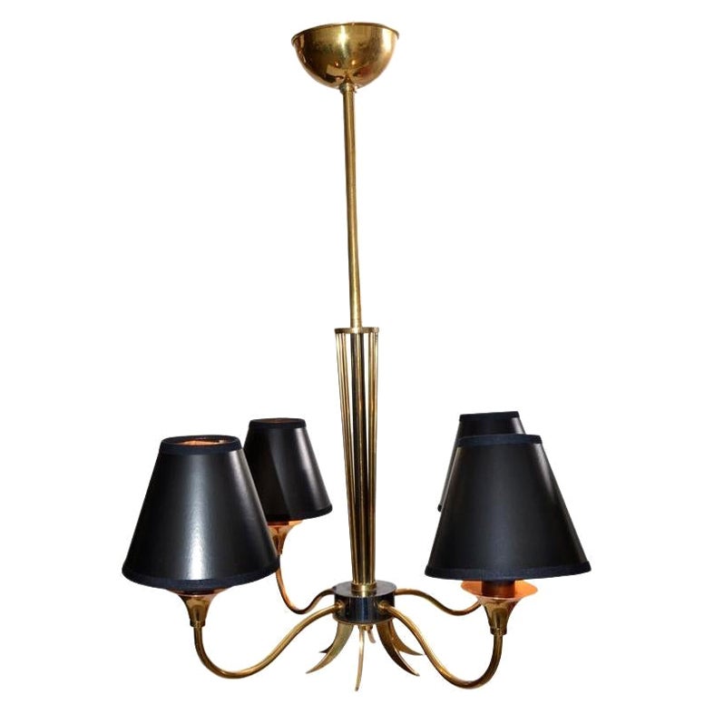 Maison Lunel lustre à quatre lumières en laiton et métal à canon, français, moderne du milieu du siècle dernier