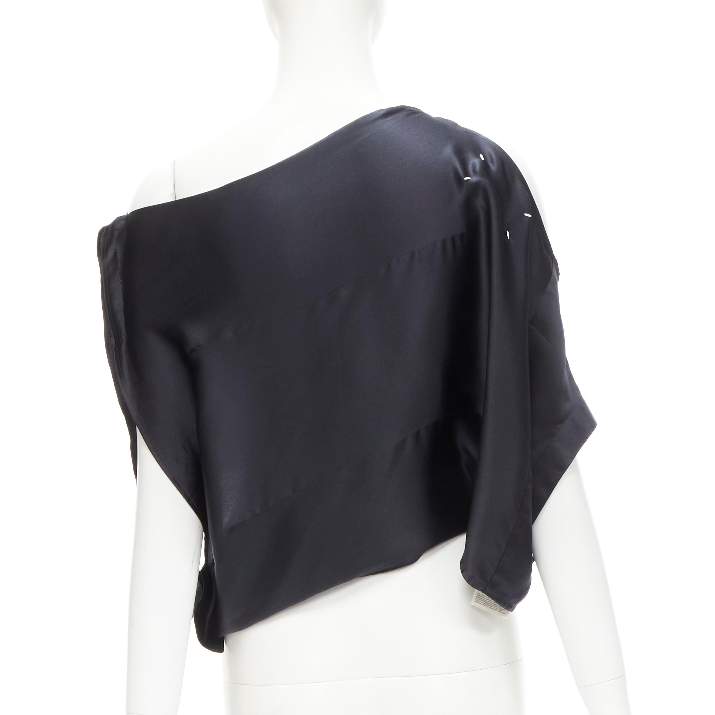 MAISON MARGIELA Haut noir vintage à épaules dénudées en soie 100 %, taille IT 42 M, 2005 en vente 1