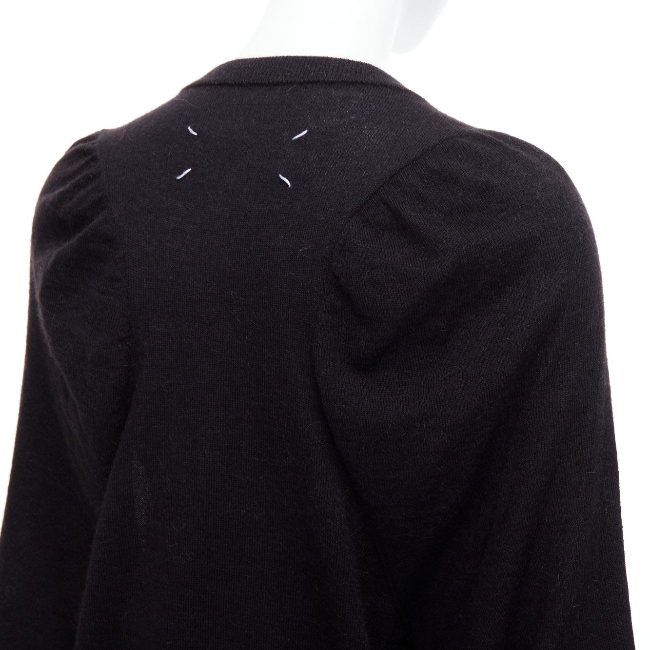MAISON MARGIELA 2010 Pull oversize en laine d'alpaga gris foncé
Référence : ALCU/A00021
Marque : Maison Maison Margiela
Designer : Martin Margiela
Collectional : FW 2010
MATERIAL : Alpaga, mélange
Couleur : Gris
Motif : Solide
Fermeture :