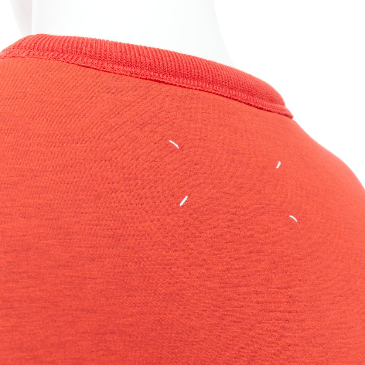 Maison MARGIELA 2010 maglione rosso in neoprene strutturato con maniche curve S in vendita 2