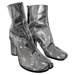 Bottines Tabi Maison Margiela 2022 en cuir métallisé argenté craquelé, taille 38