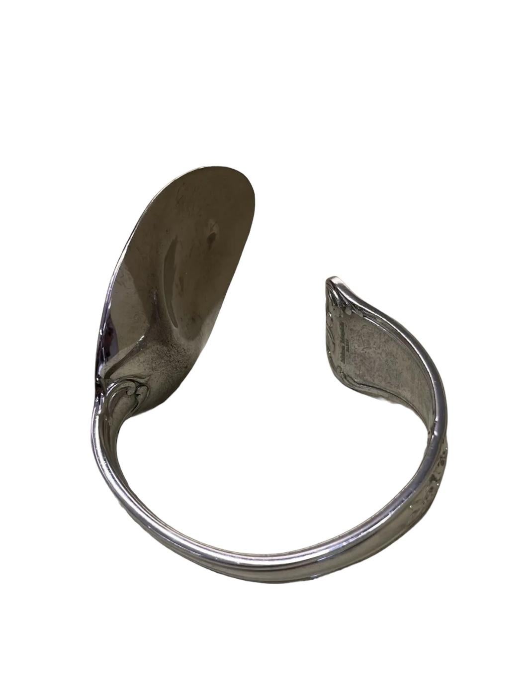 Maison Margiela Artisanisches Silber-Löffelarmband im Angebot 2