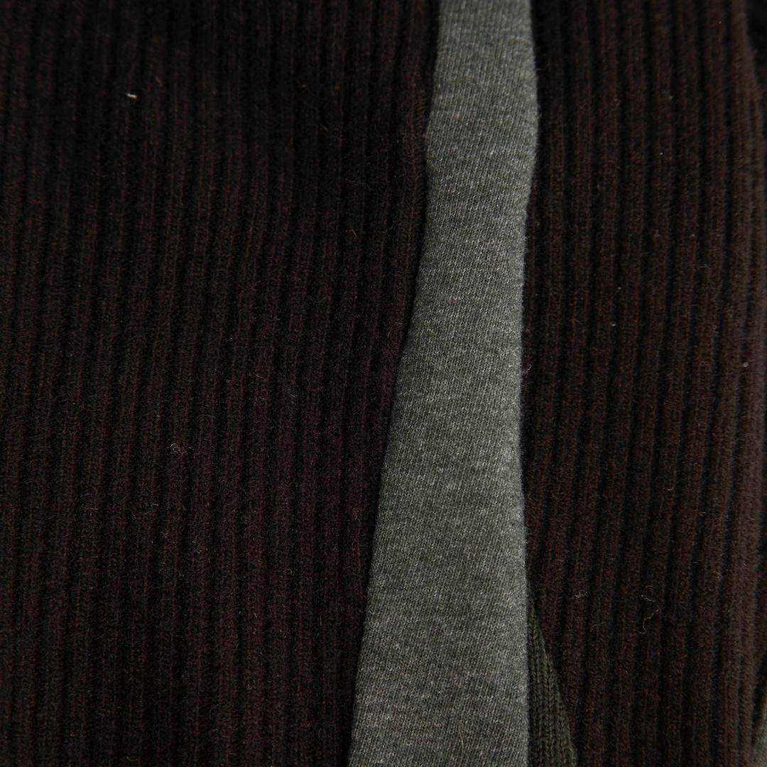 Nero Maison Margiela Pantaloni svasati in maglia nera e grigia taglia XS in vendita