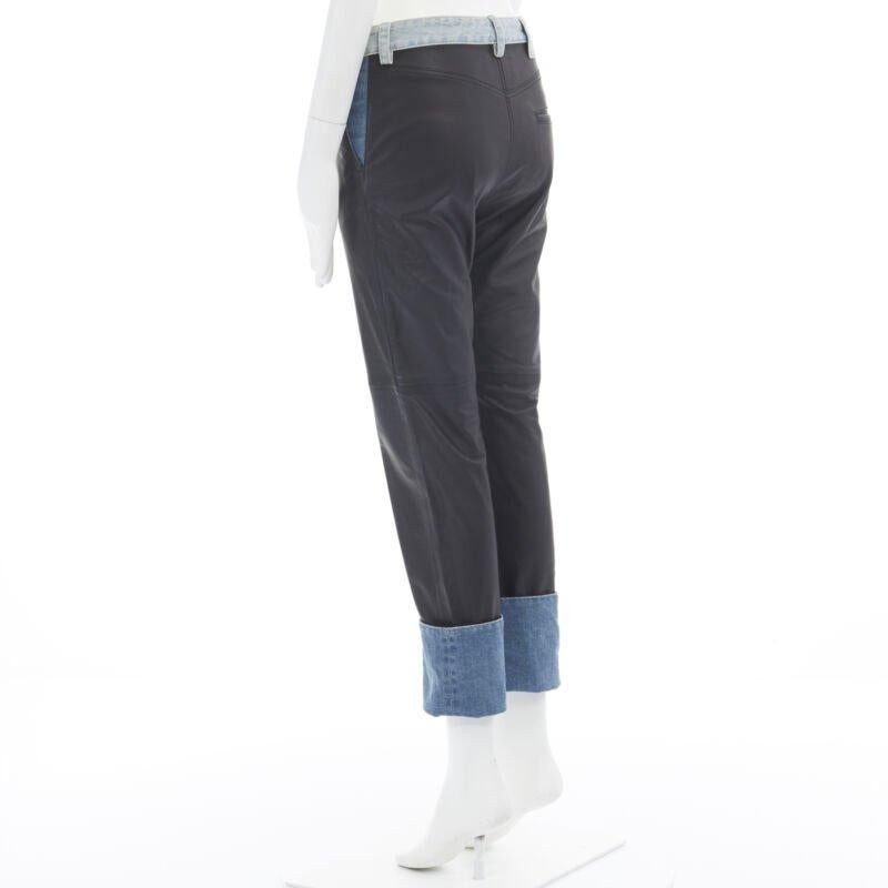 MAISON MARGIELA Schwarze Jeanshose mit Kapuze und blauem Denimbesatz aus Leder IT38 XS im Angebot 3
