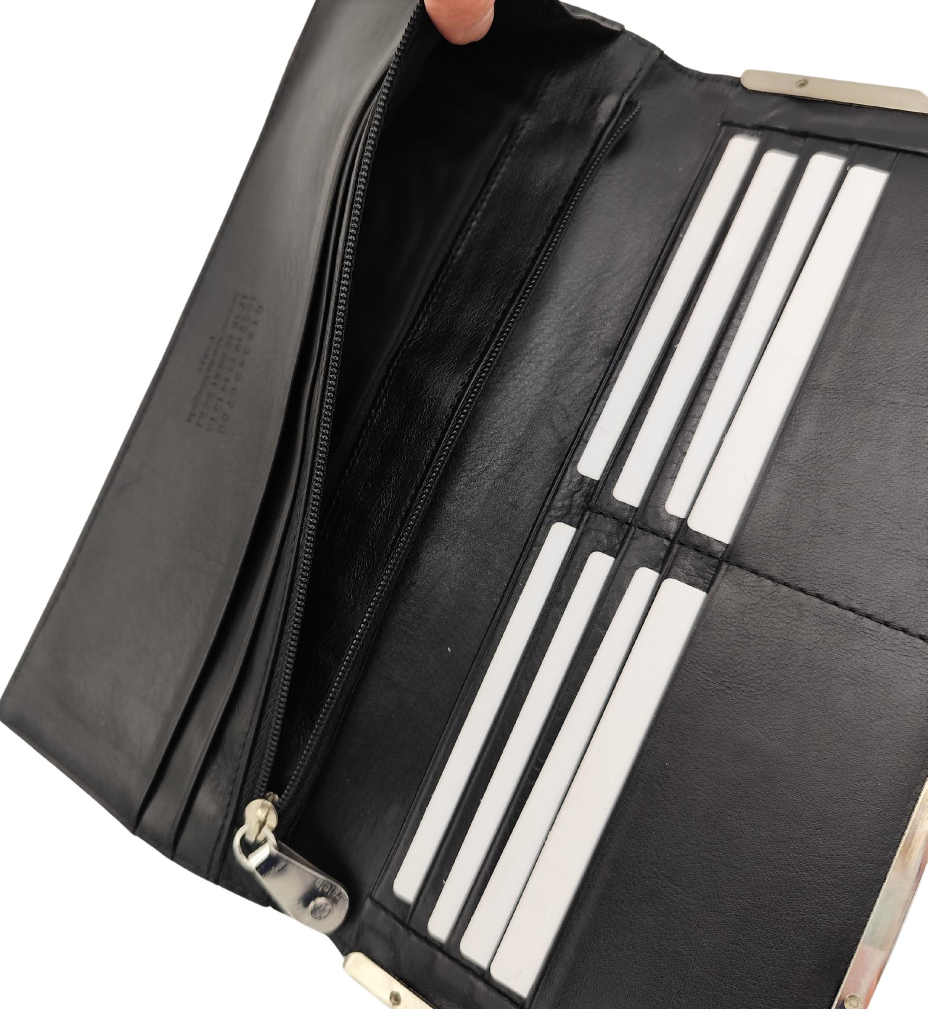 Maison Margiela pochette in pelle nera a specchio in vendita 4