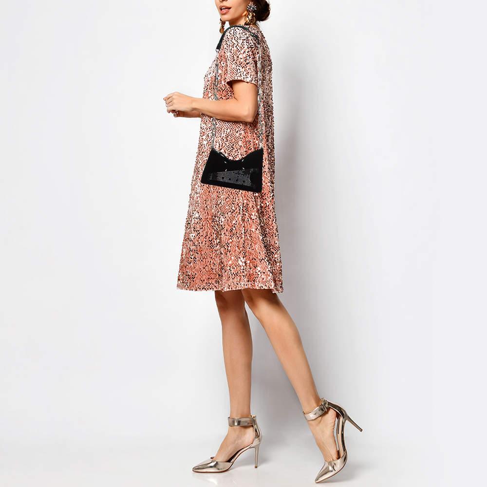 This hobo is tailored to exude finesse and functionality while completing your ensemble with style. It features a well crafted exterior adorned in a lovely hue and a spacious interior. Add some extra style to your everyday looks with this marvelous