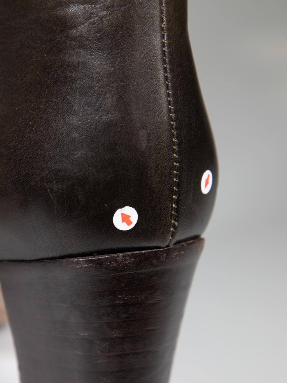Maison Margiela Stivali al Ginocchio in Pelle Marrone Taglia IT 37.5 in vendita 3