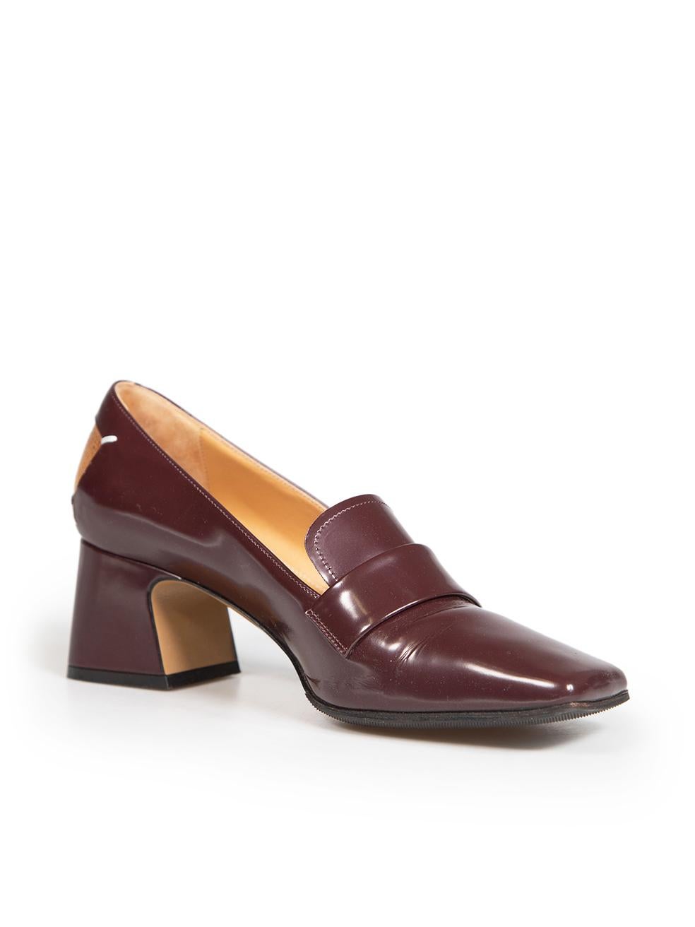 CONDITION is Very good. Minimal wear to shoes is evident. Minimal creasing to the front of both shoes. Small scratches is seen to the right heel and indents to the left heel on the on this used Maison Margiela designer resale item. Please note that
