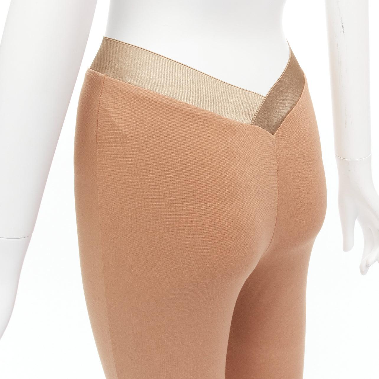 MAISON MARGIELA champagne gold dipped back waistband nude tights FR40 L
Reference: BSHW/A00047
Brand: Maison Margiela
Designer: Martin Margiela
Material: Viscose, Blend
Color: Nude, Gold
Pattern: Solid
Closure: Elasticated
Extra Details: Dipped V