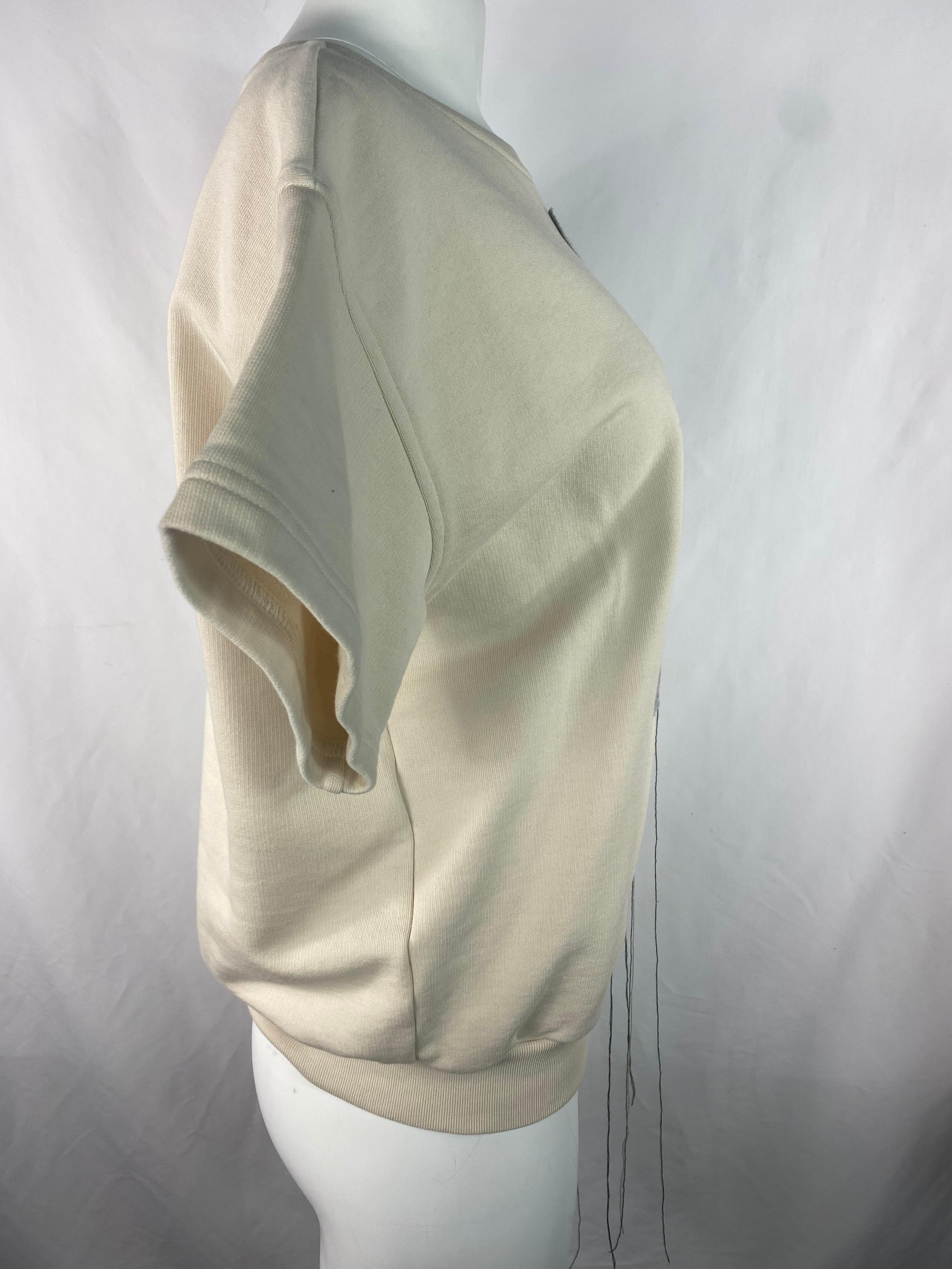 Product details:

The sweatshirt features crew neck line, short sleeves and heart design detail on the front, designed by a French designer Maison Margiela. Made in Italy