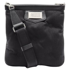 Maison Margiela Glam Slam Sport Flache Tasche Umhängetasche in Schwarz