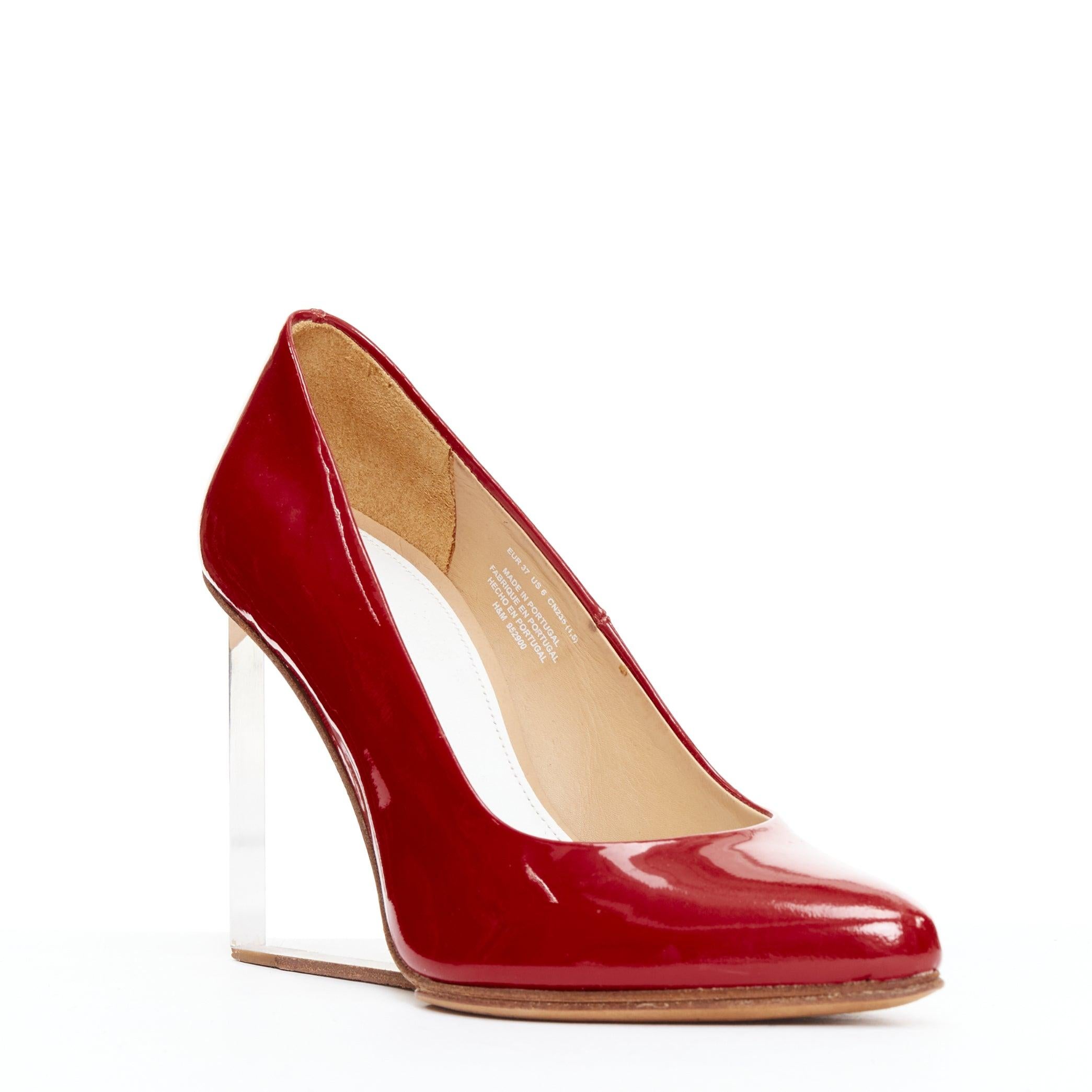 MAISON MARGIELA H&M Invisible red patent leather perspex clear heel pumps EU37
Reference: ALCU/A00042
Brand: Maison Margiela
Model: Invisible Wedge Pump
Collection: H&M
Material: Leather
Color: Red, Clear
Pattern: Solid
Closure: Slip On
Lining: