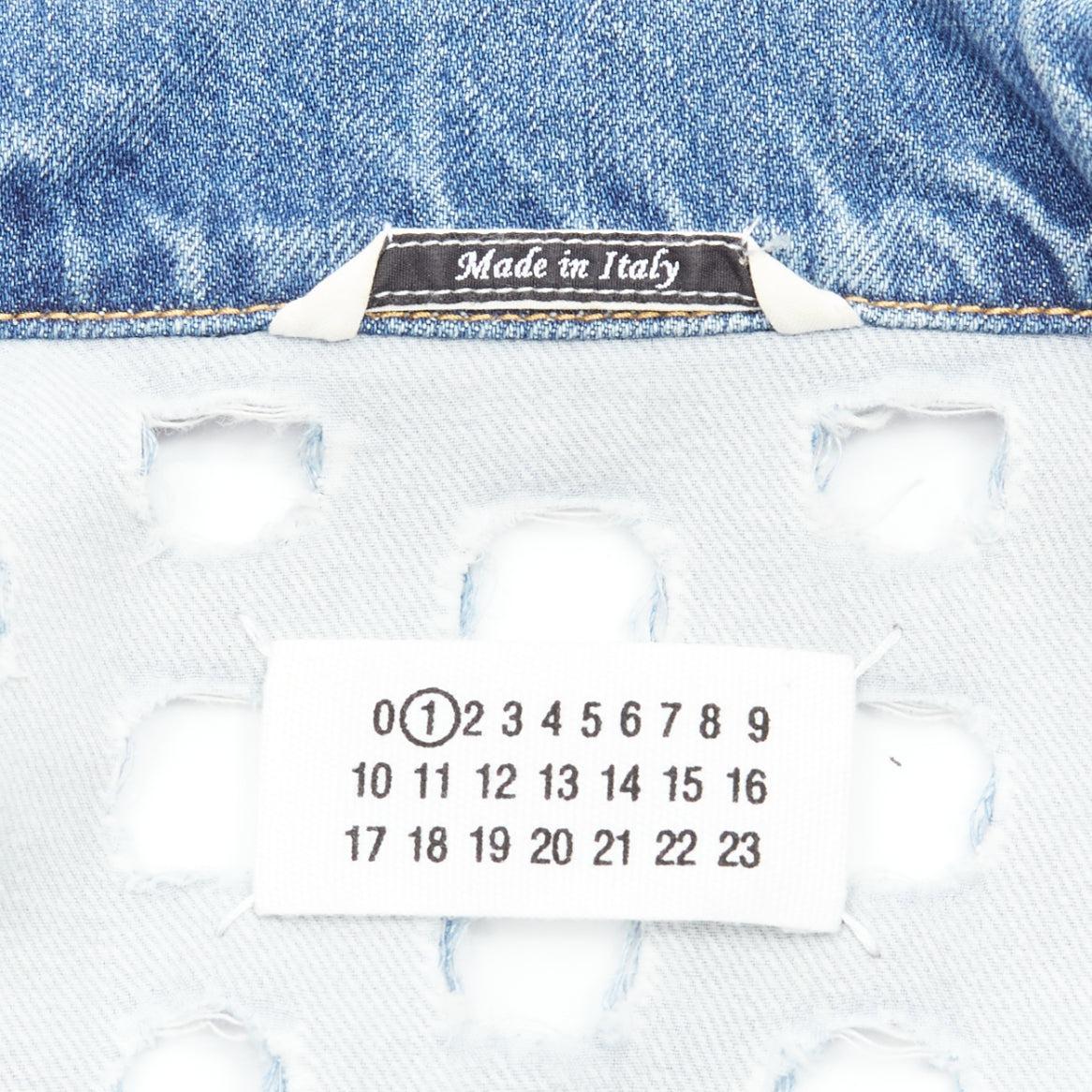 MAISON MARGIELA John Galliano - Veste en jean vieillie avec œillets bleus, poinçonnée en vente 5