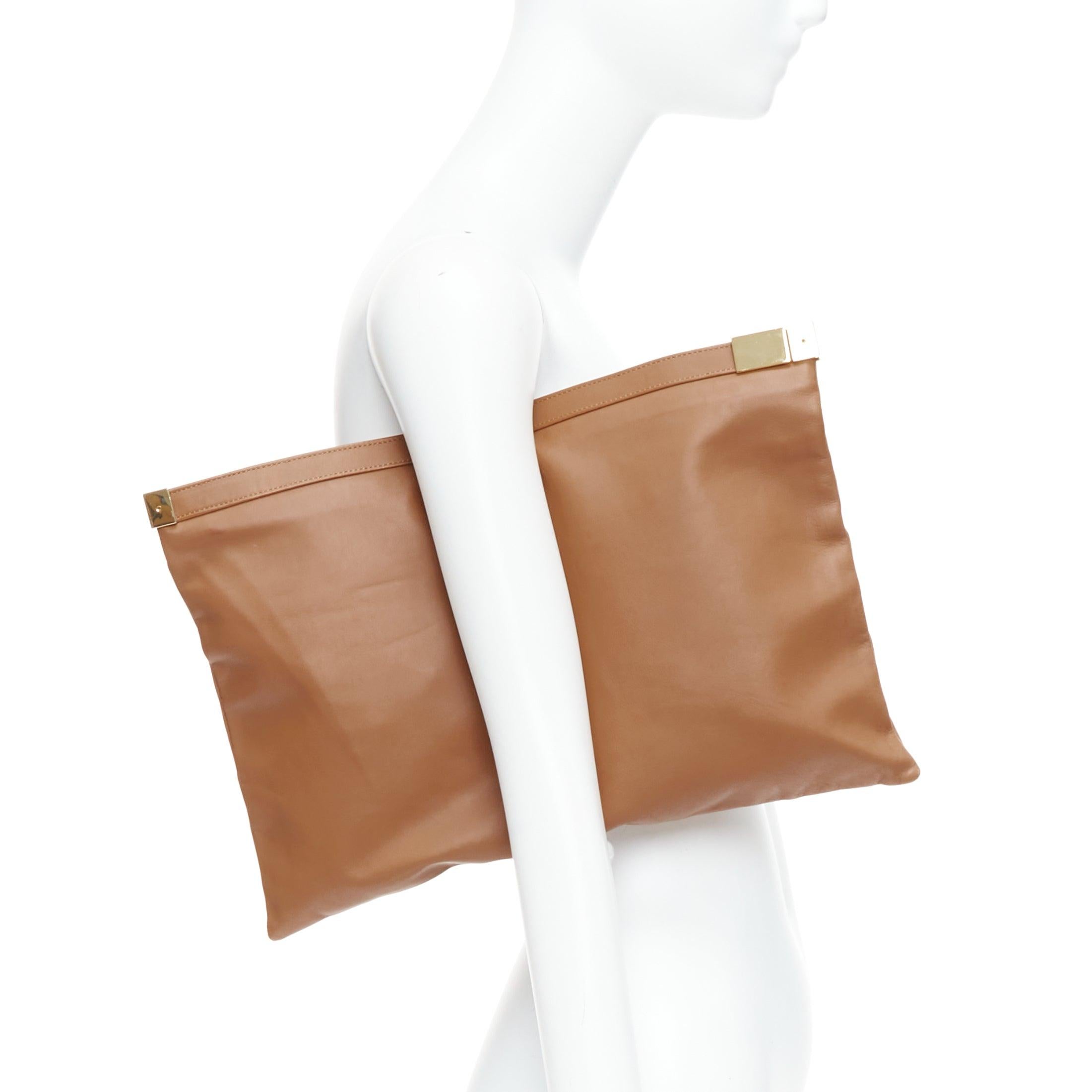 MAISON MARGIELA Line 11 tan brown gold top zip oversized clutch bag
Reference: ALCU/A00037
Brand: Maison Margiela
Collection: Line 11
Material: Leather
Color: Brown, Gold
Pattern: Solid
Closure: Zip
Lining: Brown Fabric
Made in: