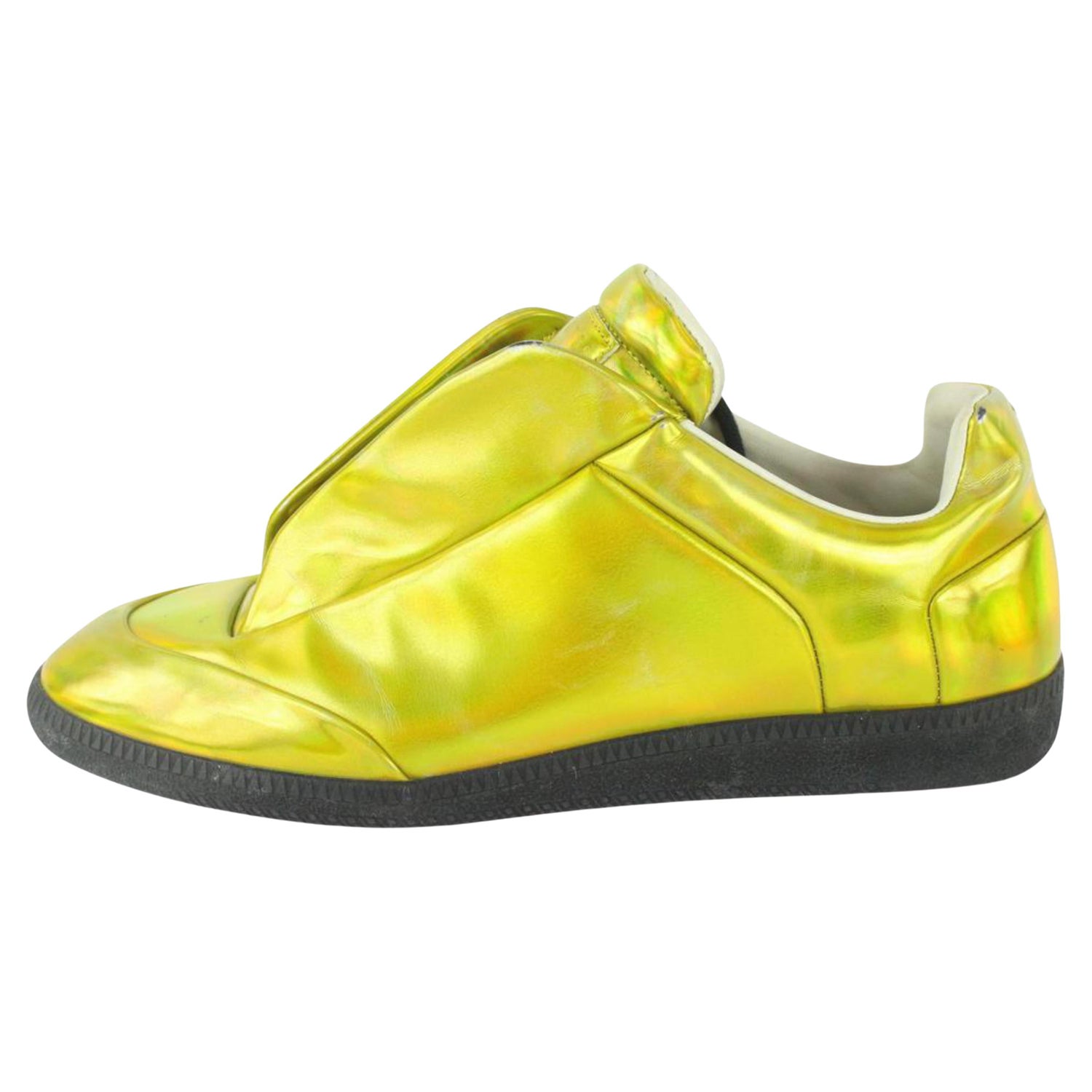 NEW VERSACE YELLOW PATENT LEATHER TRAINERS w/ GOLD 3D MEDUSA HEAD 36 - 6  For Sale at 1stDibs