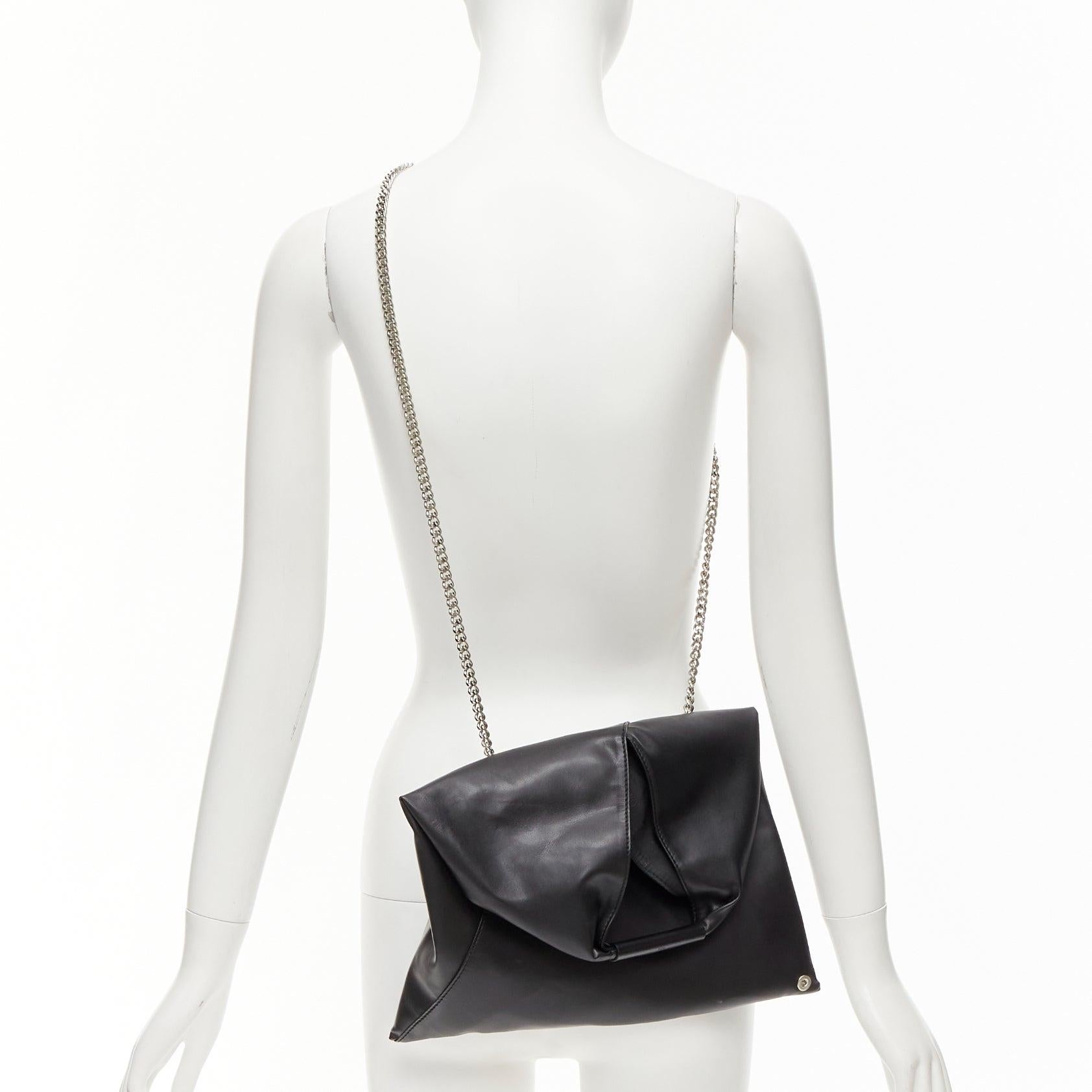 MAISON MARGIELA MM6 black buffed faux leather small triangle chain tote bag
Reference: NKLL/A00241
Brand: Maison Margiela
Model: Small Triangle
Collection: MM6
Material: Leather, Metal
Color: Black, Silver
Pattern: Solid
Lining: Black Fabric
Extra